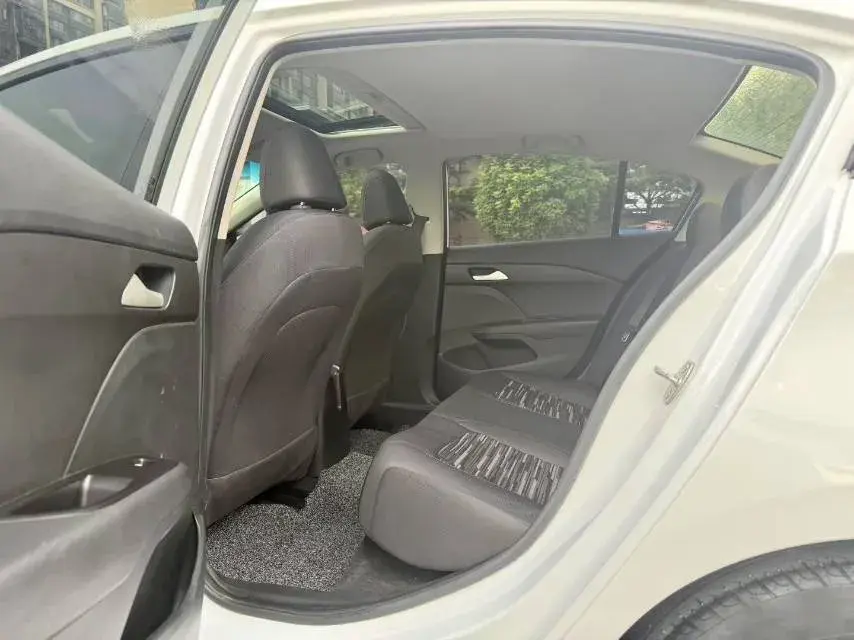 2019 CHEVROLET CAVALIER thumbnail 4