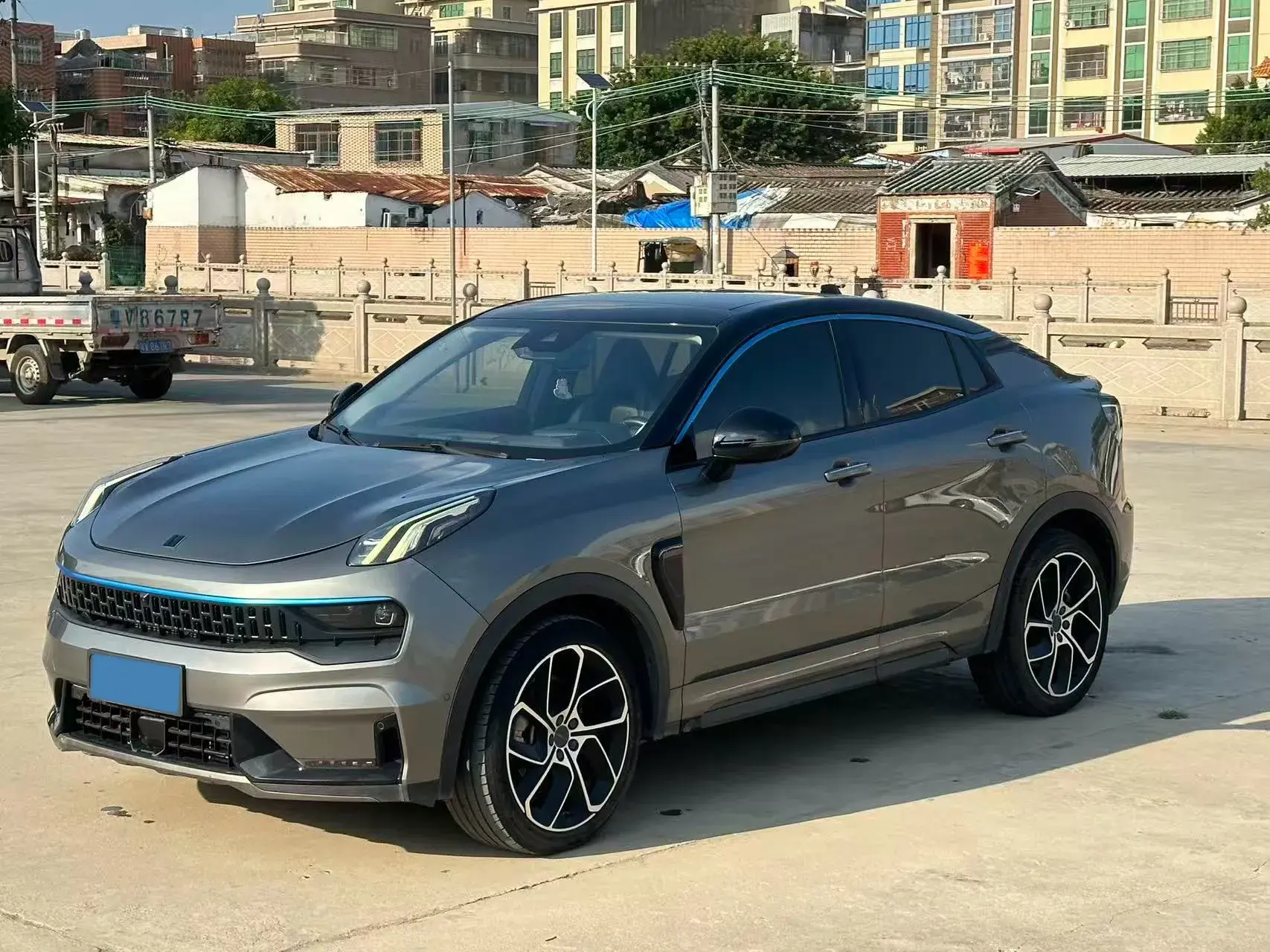 2020 LYNK&CO 05 view 1