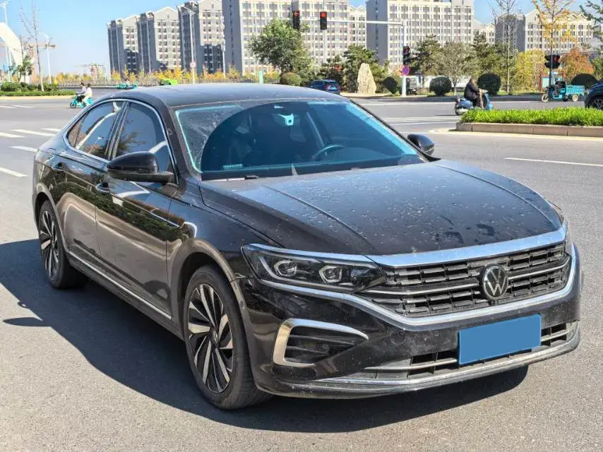 2025 VOLKSWAGEN PASSAT thumbnail 3