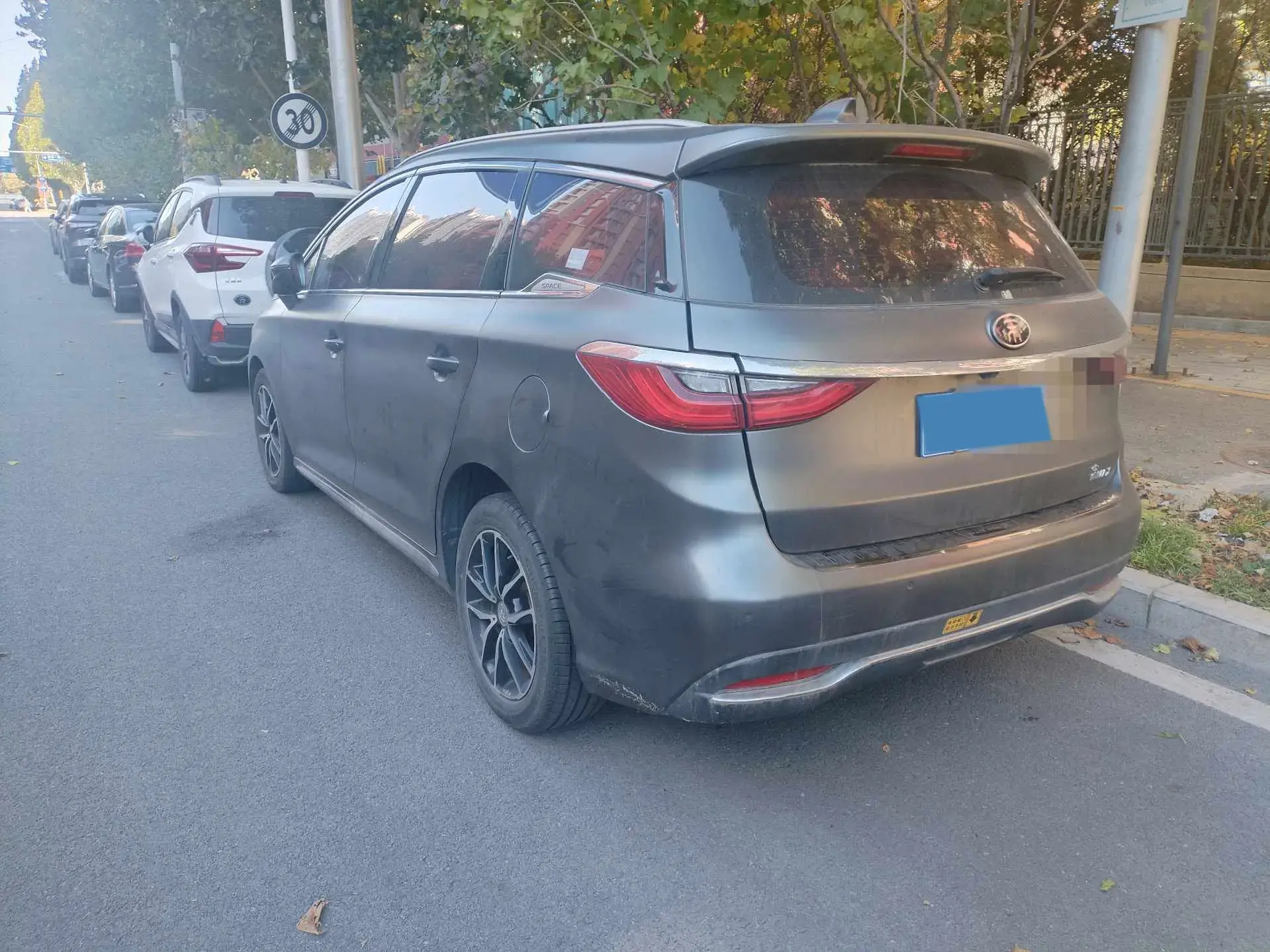 2017 BYD SONG thumbnail 2