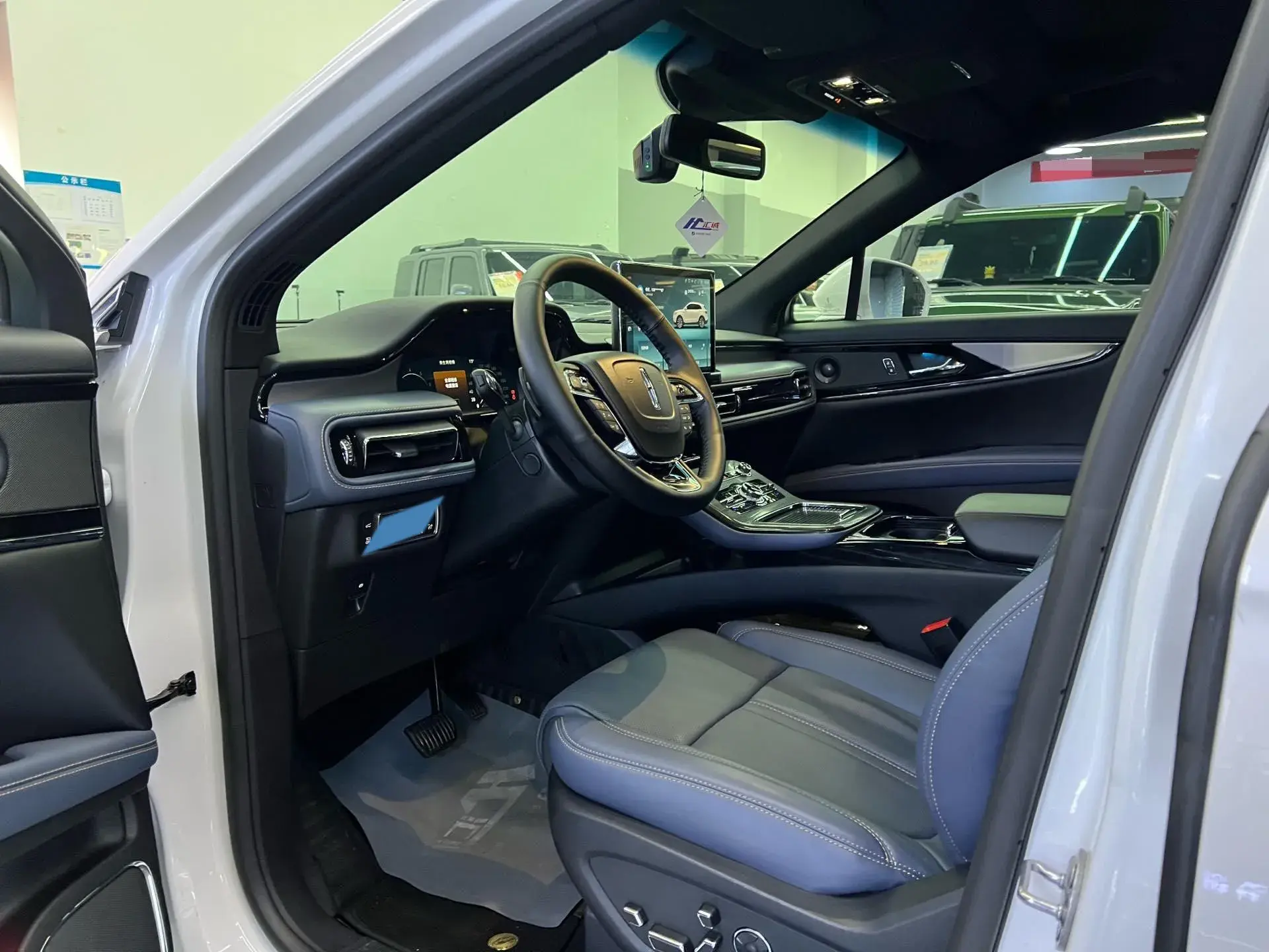 2021 LINCOLN NAUTILUS thumbnail 4