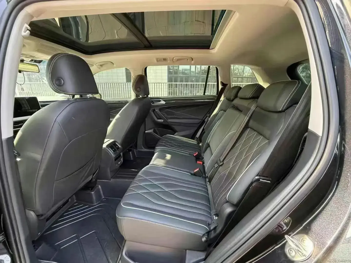 2024 VOLKSWAGEN TIGUAN thumbnail 4