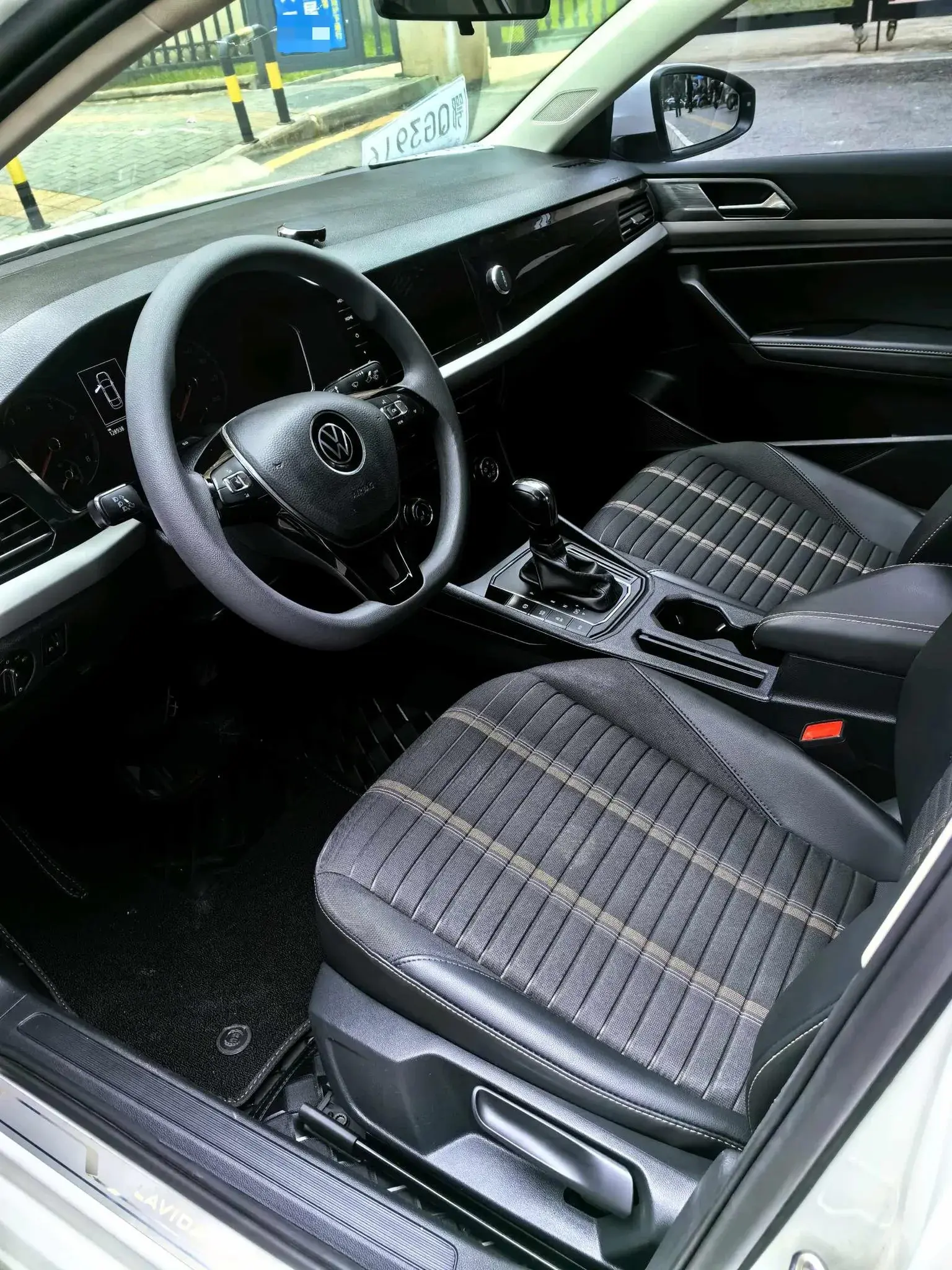 2021 VOLKSWAGEN LAVIDA thumbnail 4