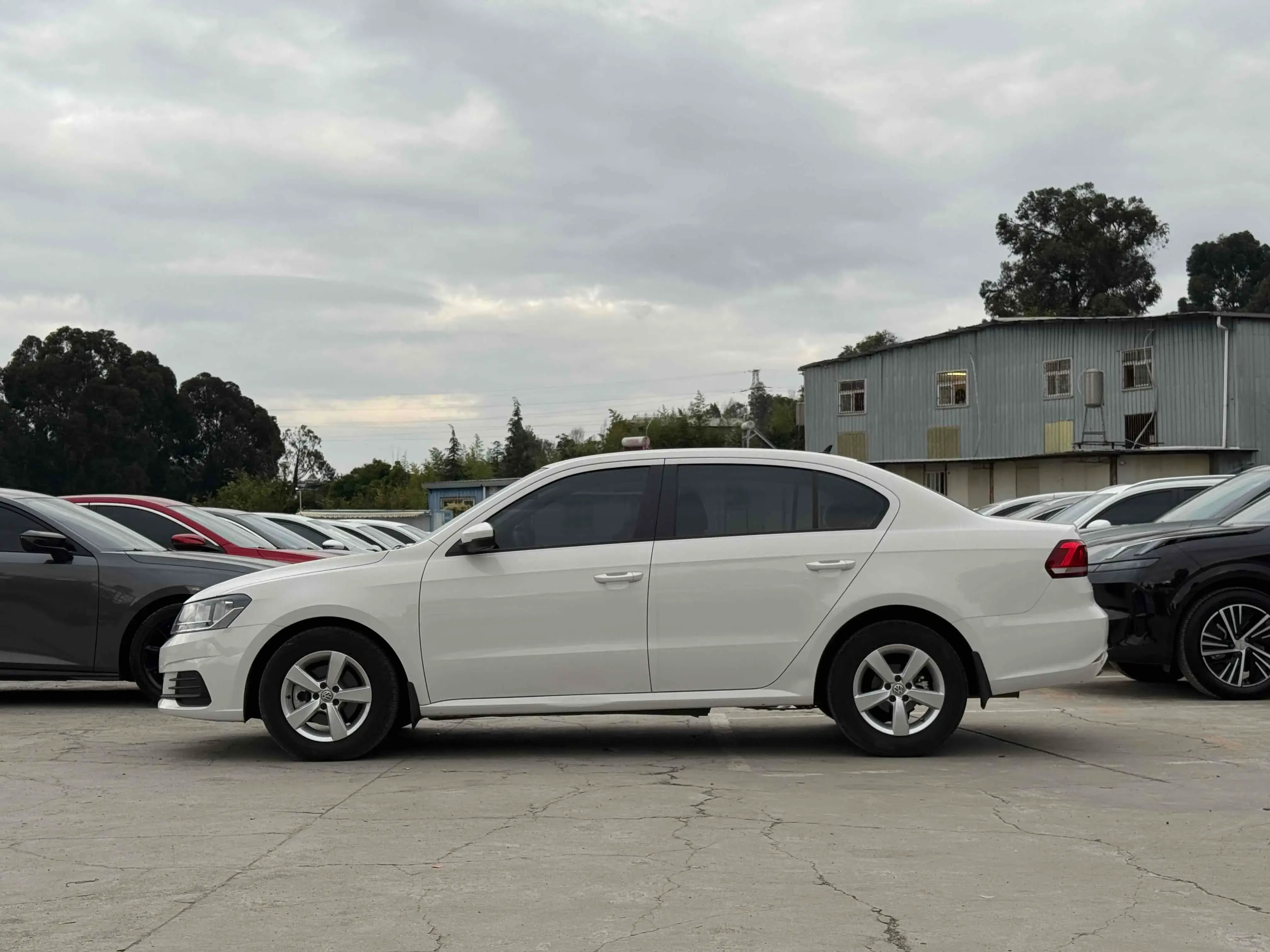 2019 VOLKSWAGEN LAVIDA thumbnail 2