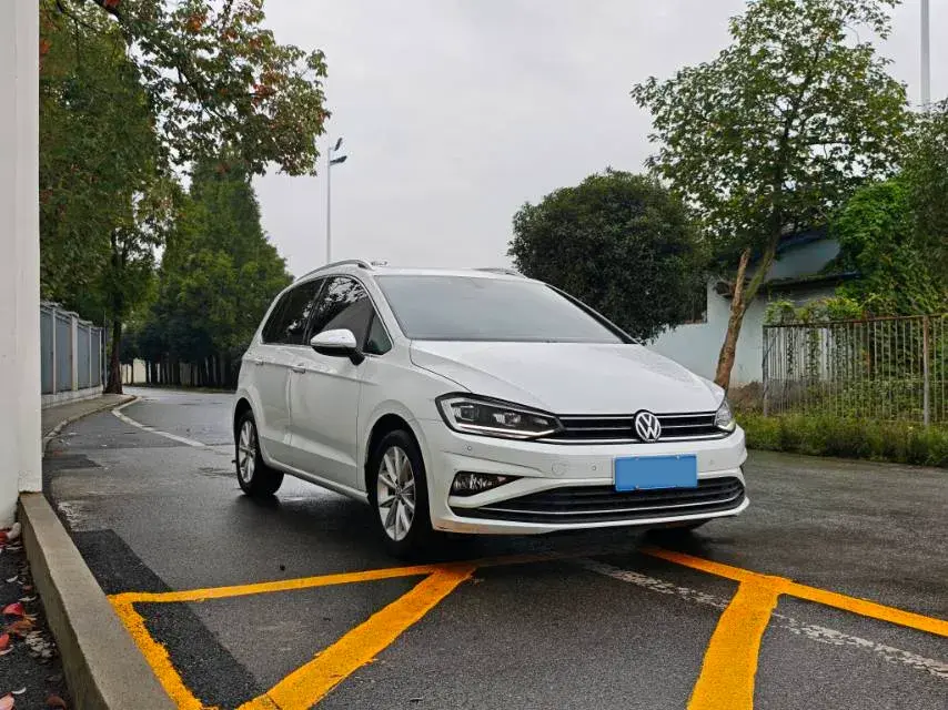 2019 VOLKSWAGEN GOLF thumbnail 3