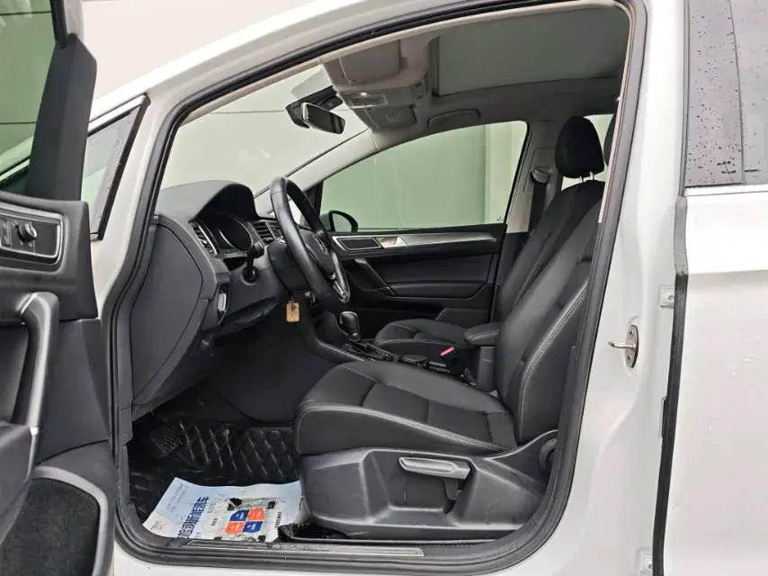 2019 VOLKSWAGEN GOLF thumbnail 4