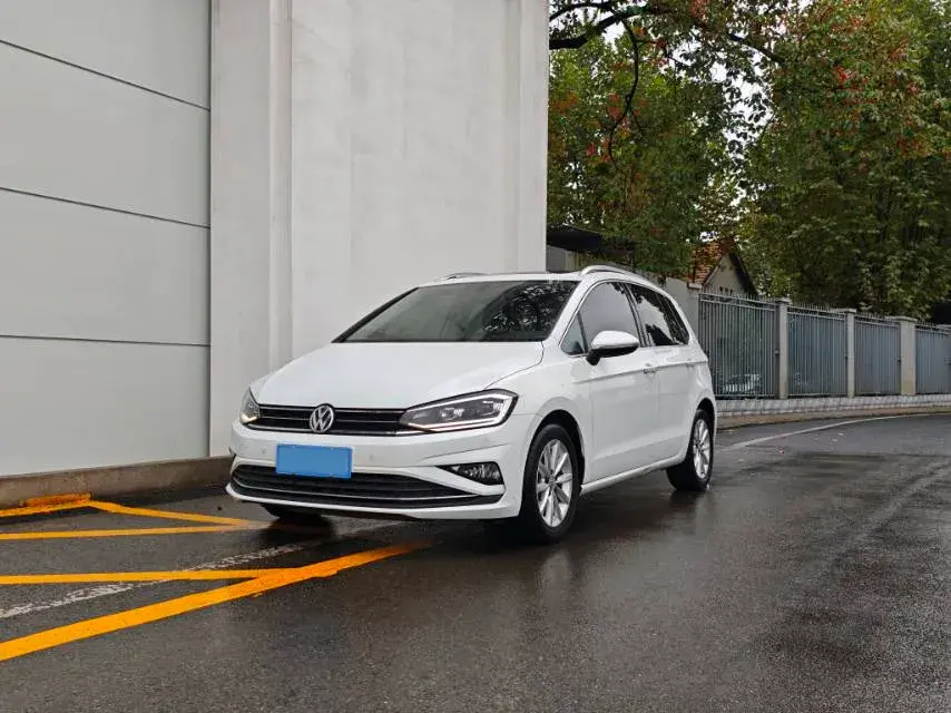 2019 VOLKSWAGEN GOLF view 1