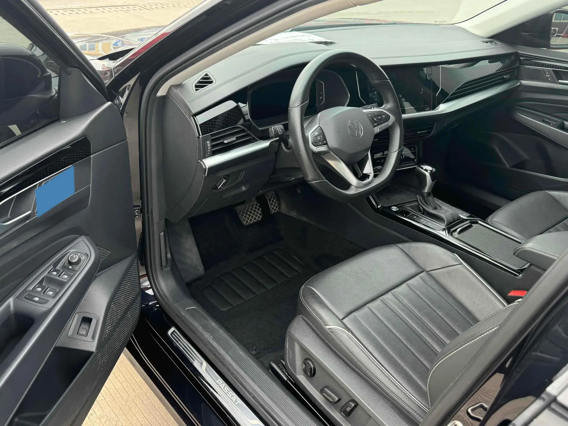 2023 VOLKSWAGEN PASSAT thumbnail 3