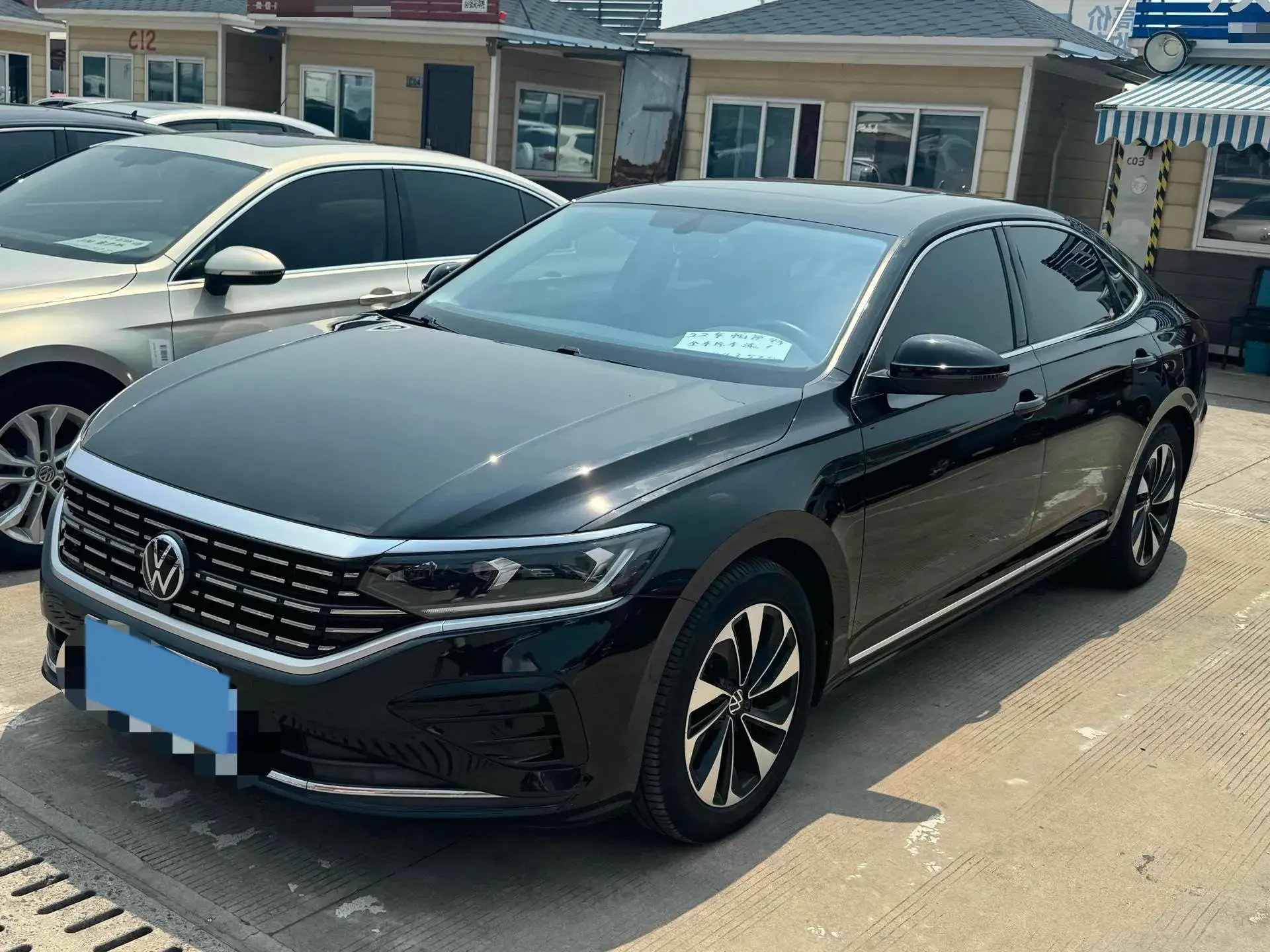 2023 VOLKSWAGEN PASSAT view 1