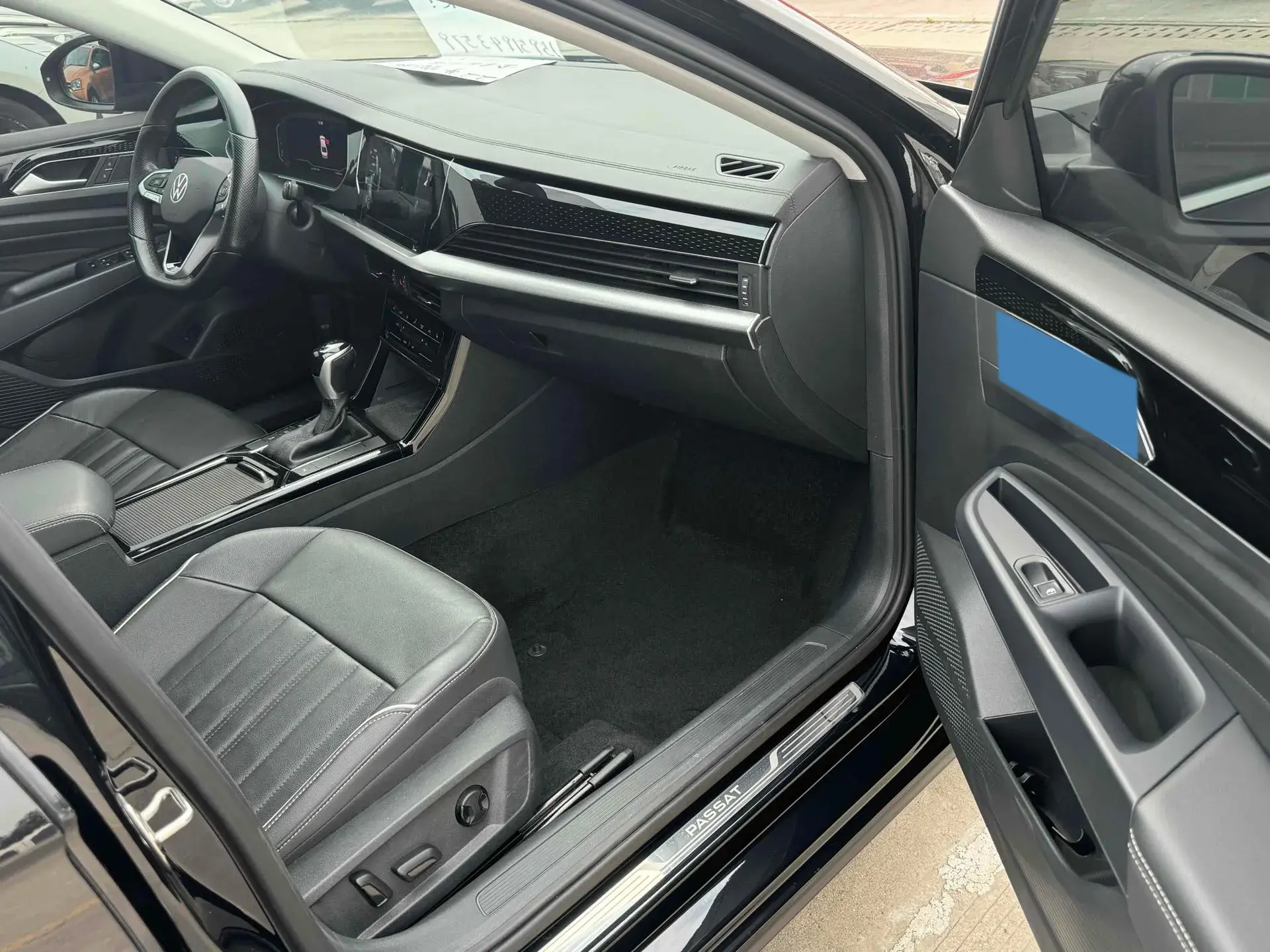 2023 VOLKSWAGEN PASSAT thumbnail 4