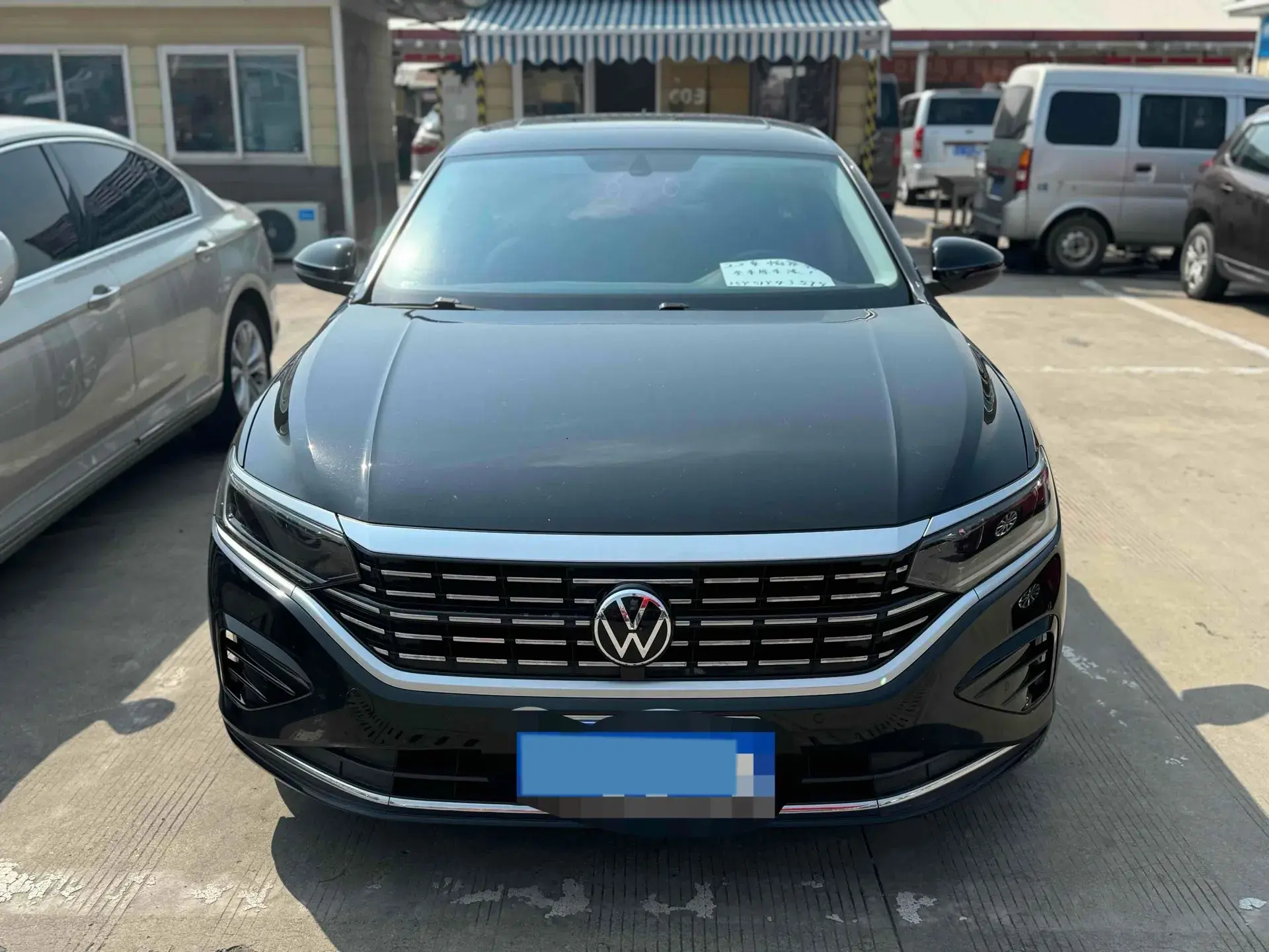 2023 VOLKSWAGEN PASSAT thumbnail 2