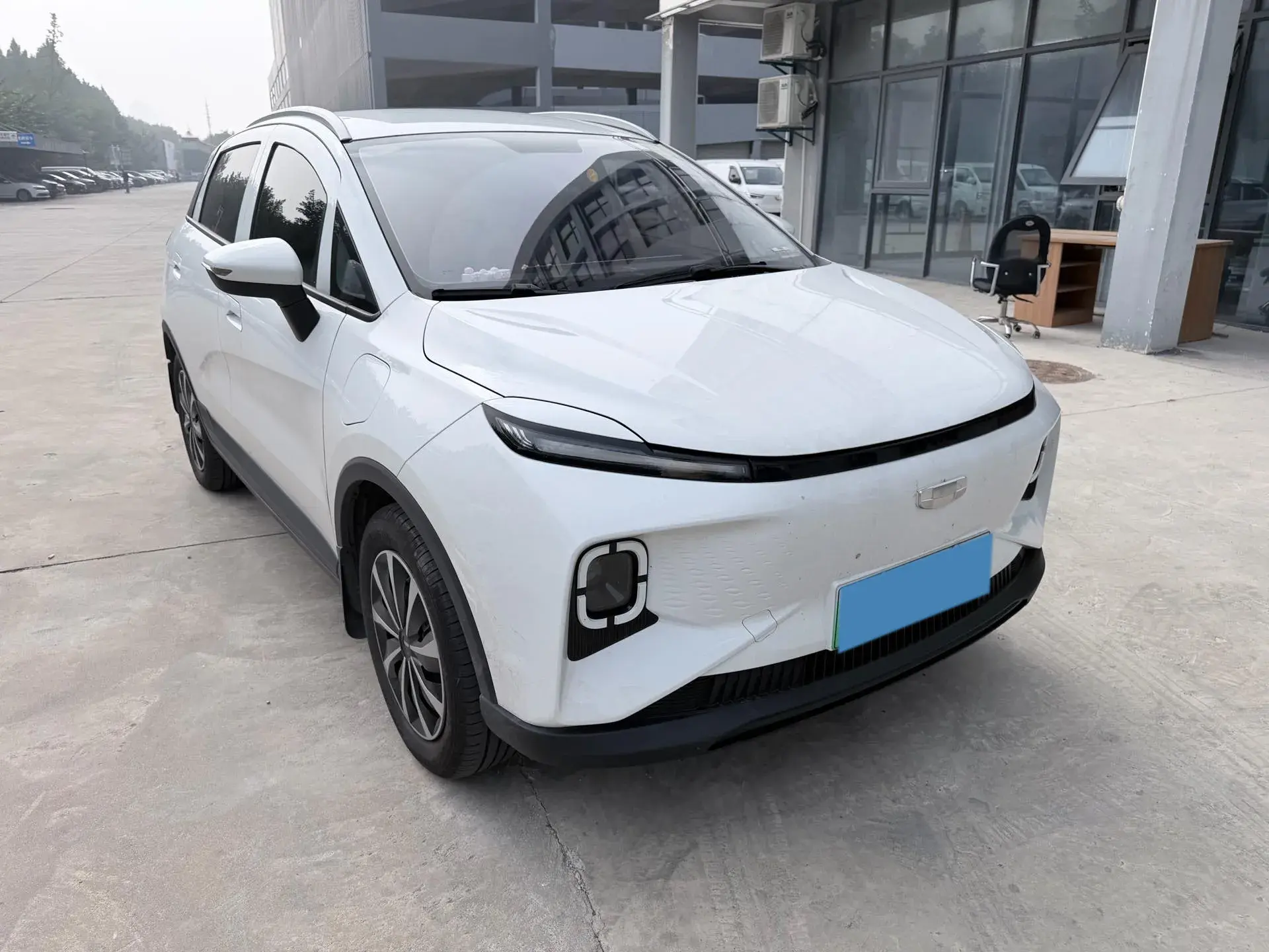 2024 GEOMETRY E thumbnail 4