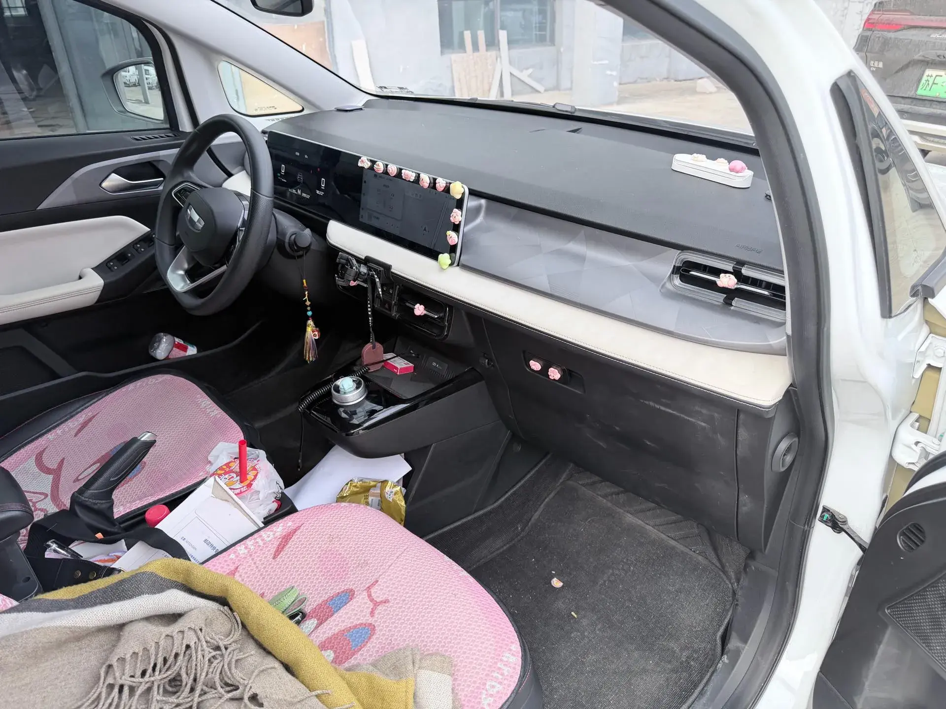 2024 GEOMETRY E thumbnail 3