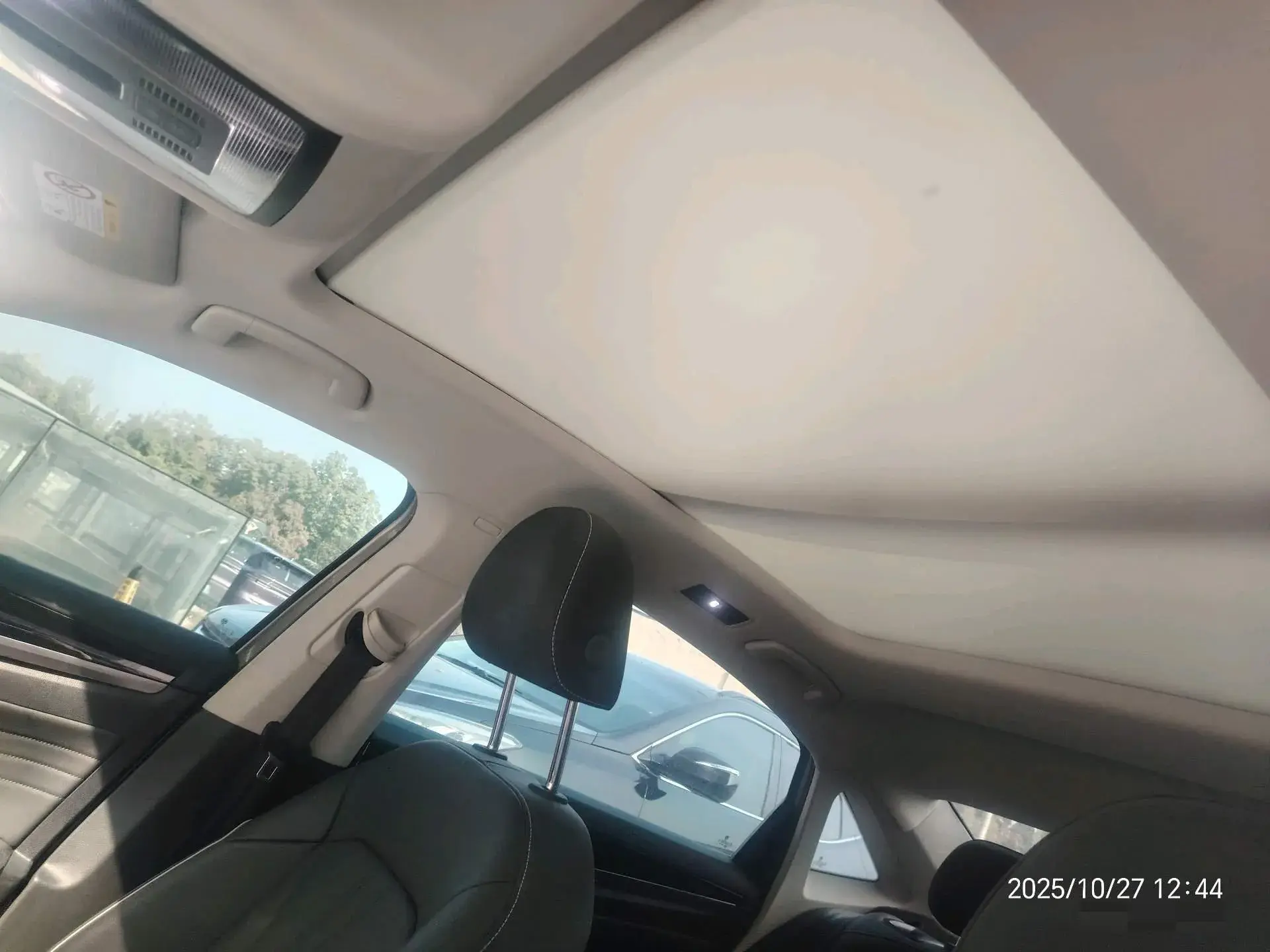 2022 VOLKSWAGEN PASSAT thumbnail 3