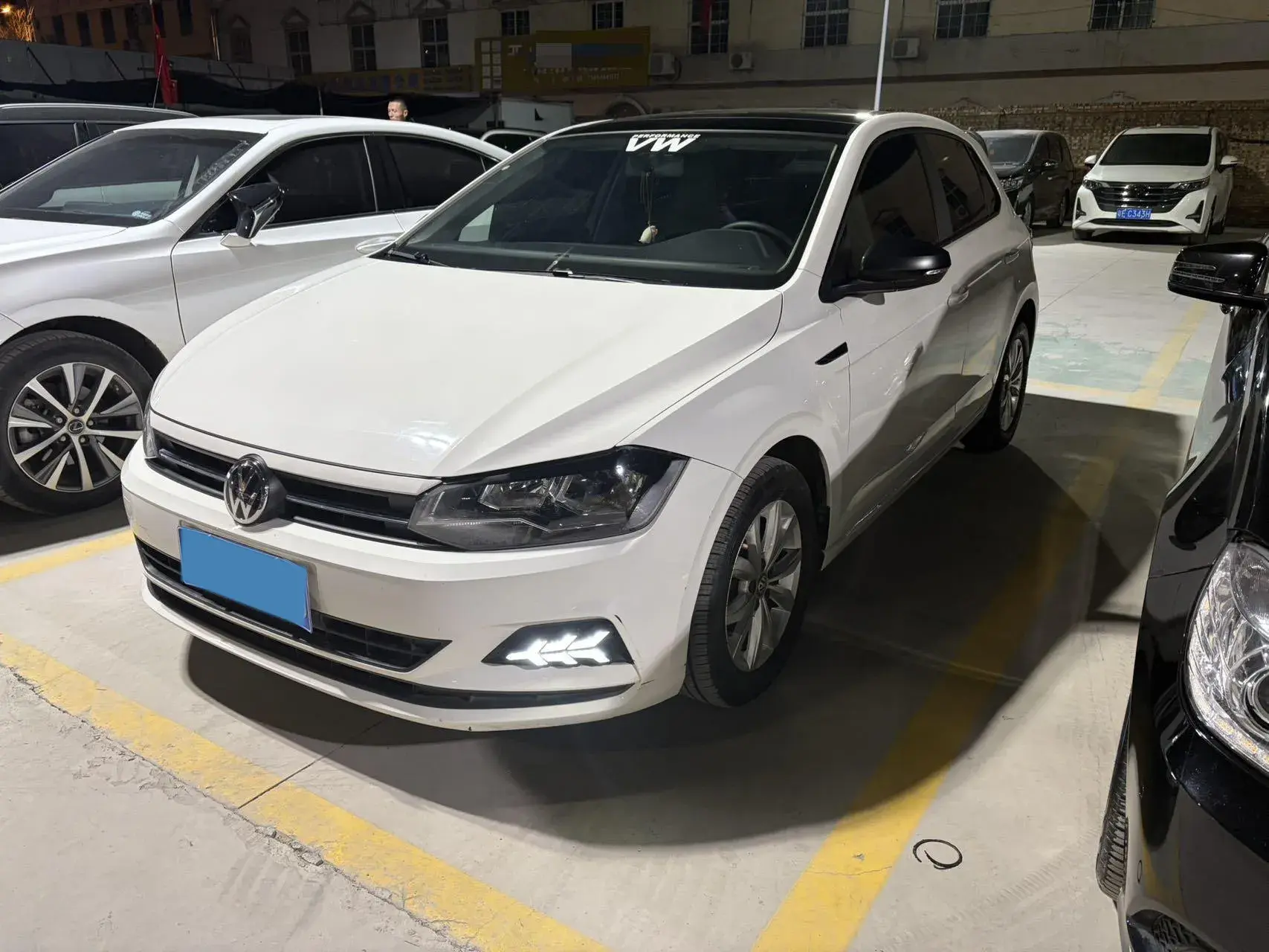 2019 VOLKSWAGEN POLO view 1