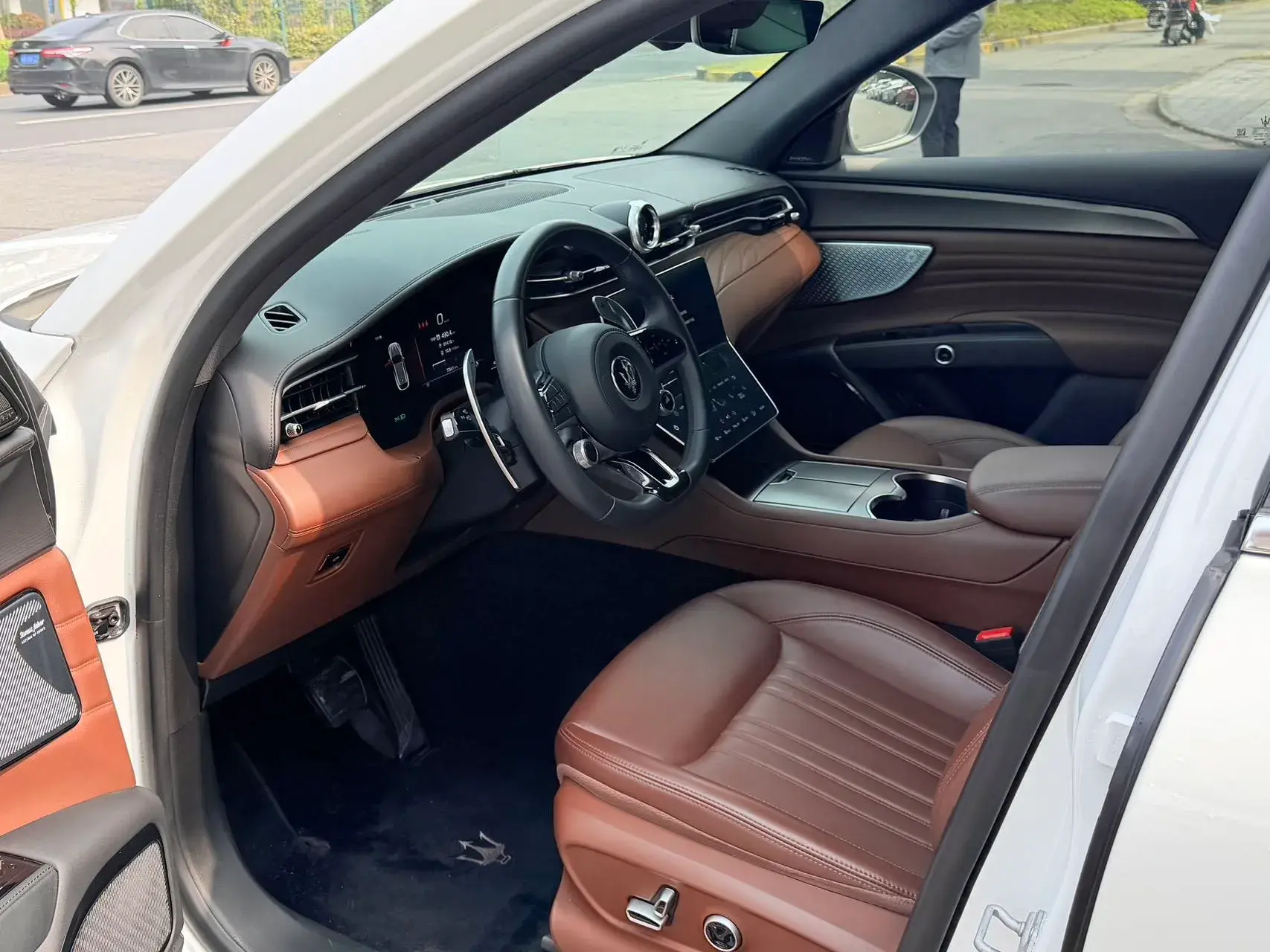 2022 MASERATI LEVANTE thumbnail 4