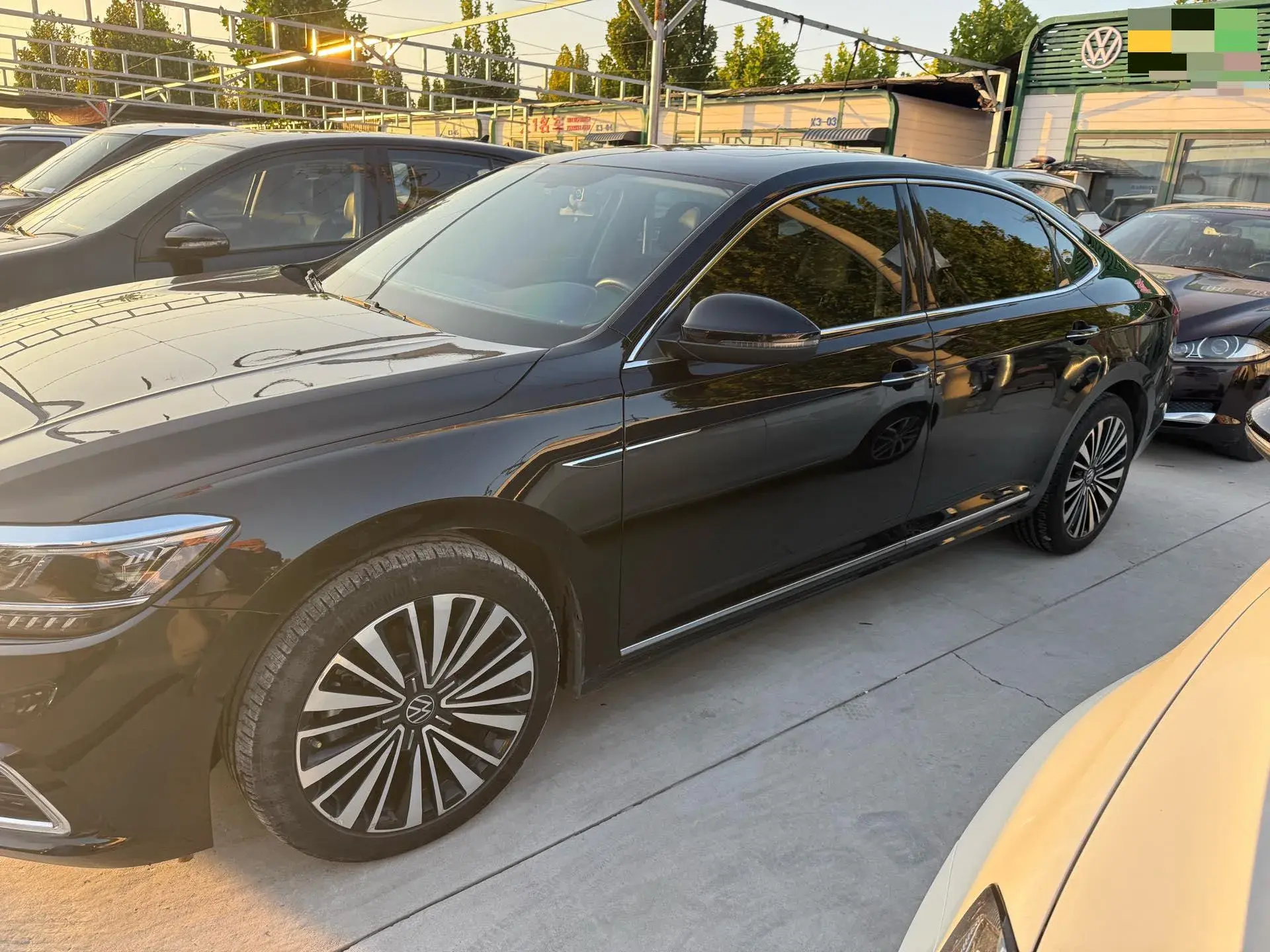 2021 VOLKSWAGEN PASSAT thumbnail 3