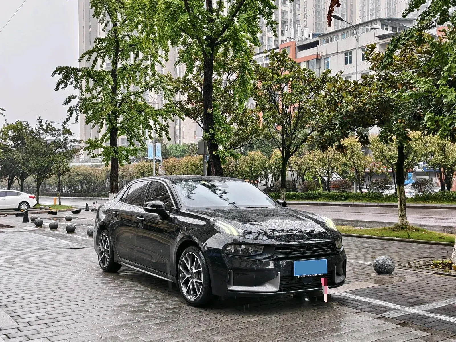 2019 LYNK&CO 03 thumbnail 3