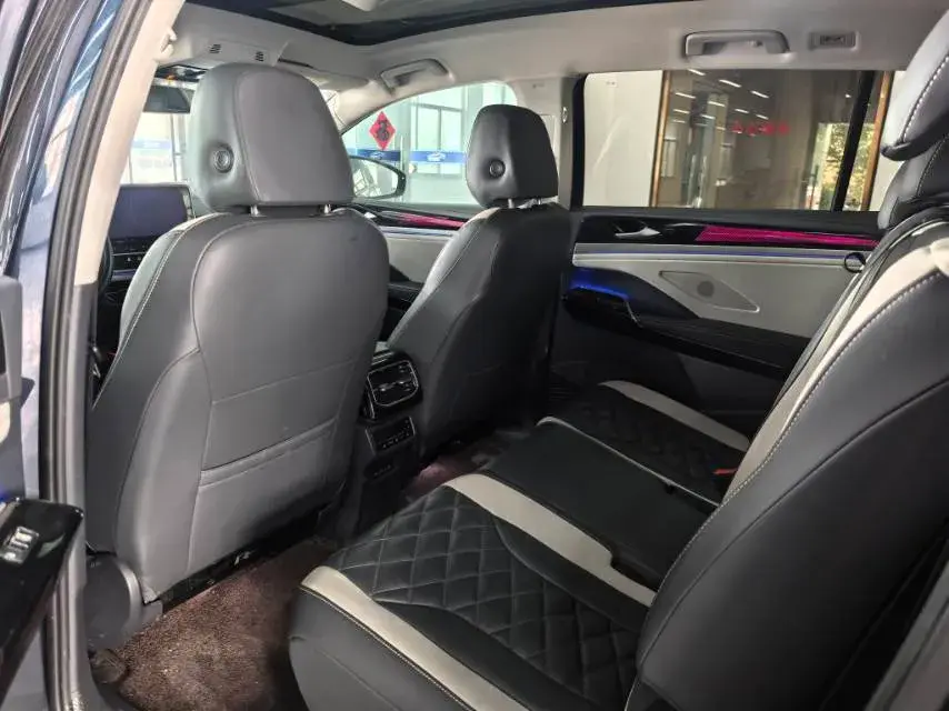 2021 VOLKSWAGEN ID.6 thumbnail 4