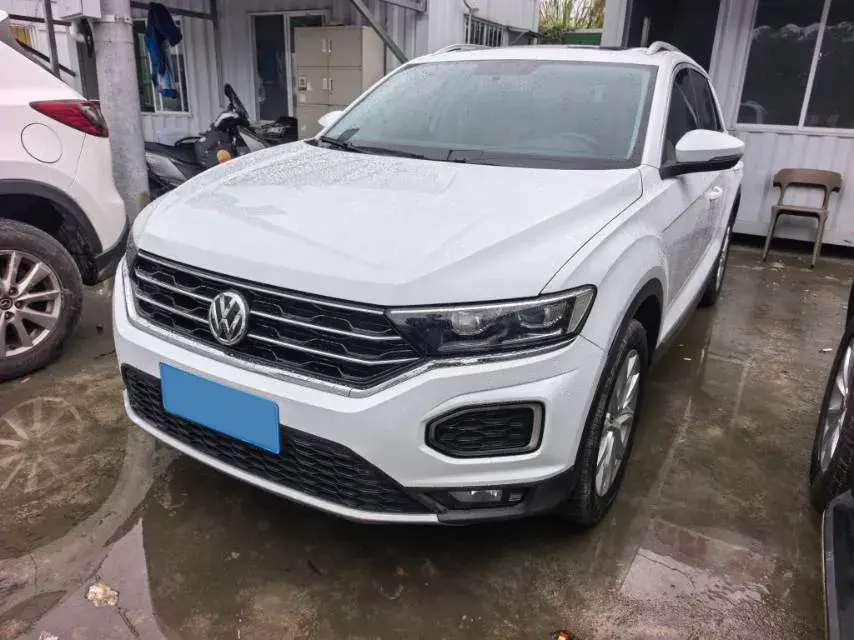 2018 VOLKSWAGEN T-ROC view 1
