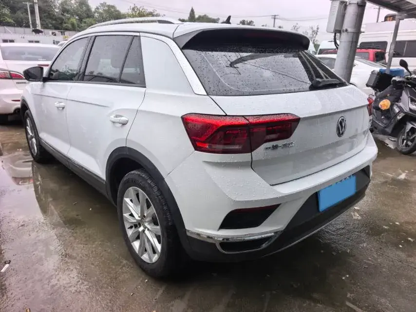 2018 VOLKSWAGEN T-ROC thumbnail 3