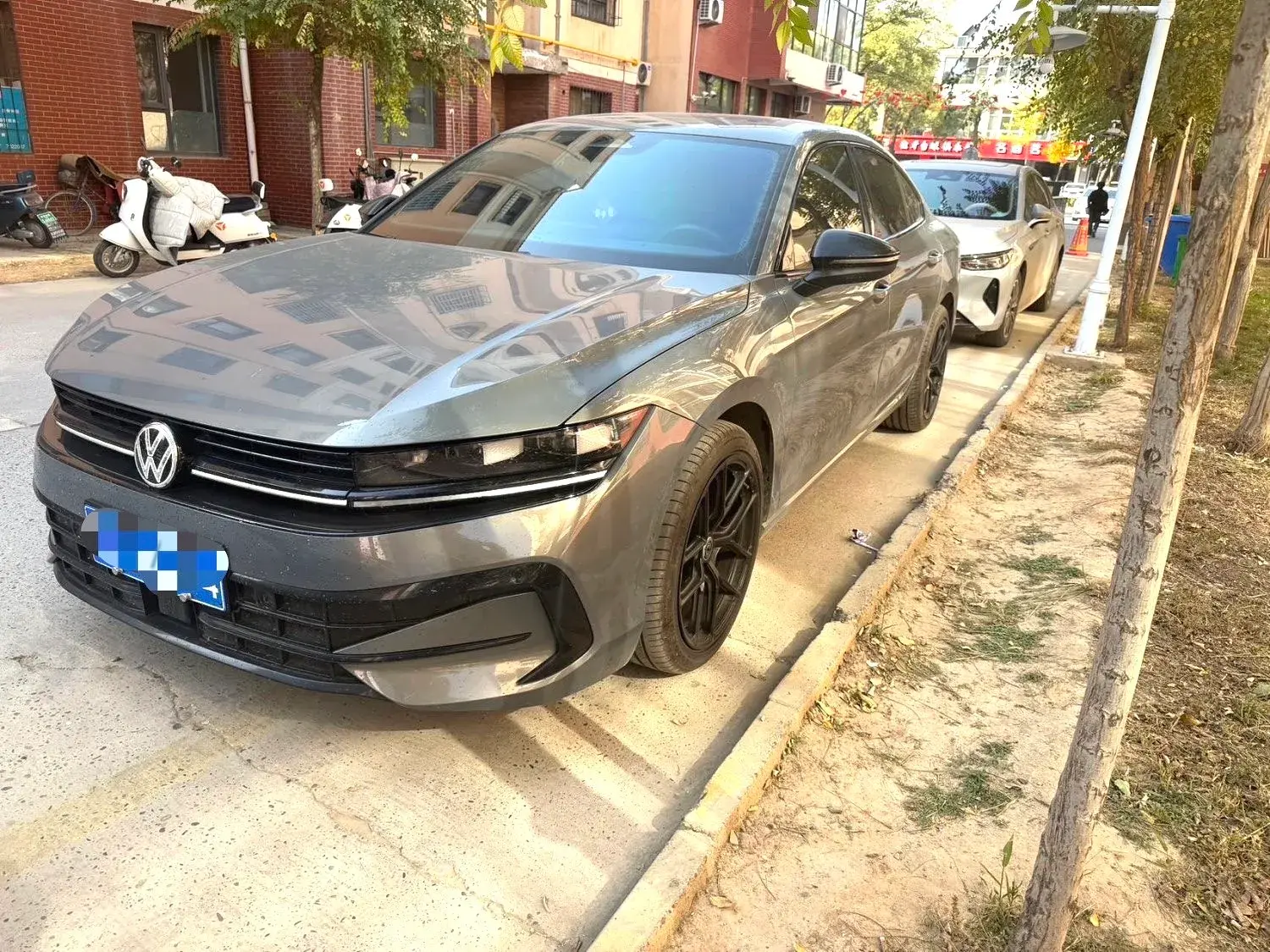 2024 VOLKSWAGEN MAGOTAN view 1