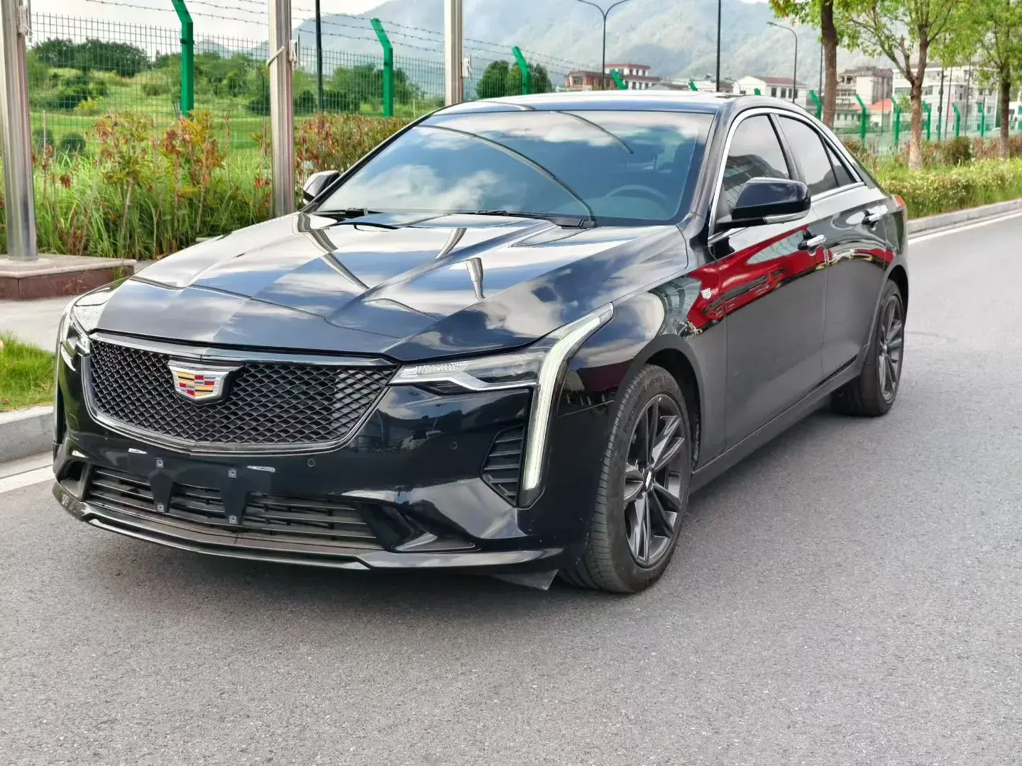2022 CADILLAC CT4 view 1