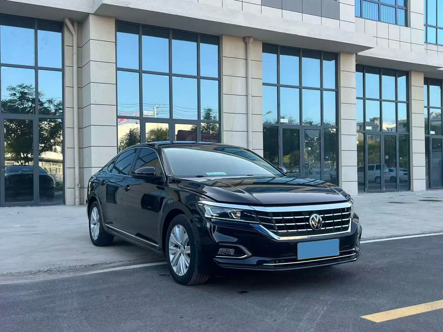 2020 VOLKSWAGEN PASSAT thumbnail 3