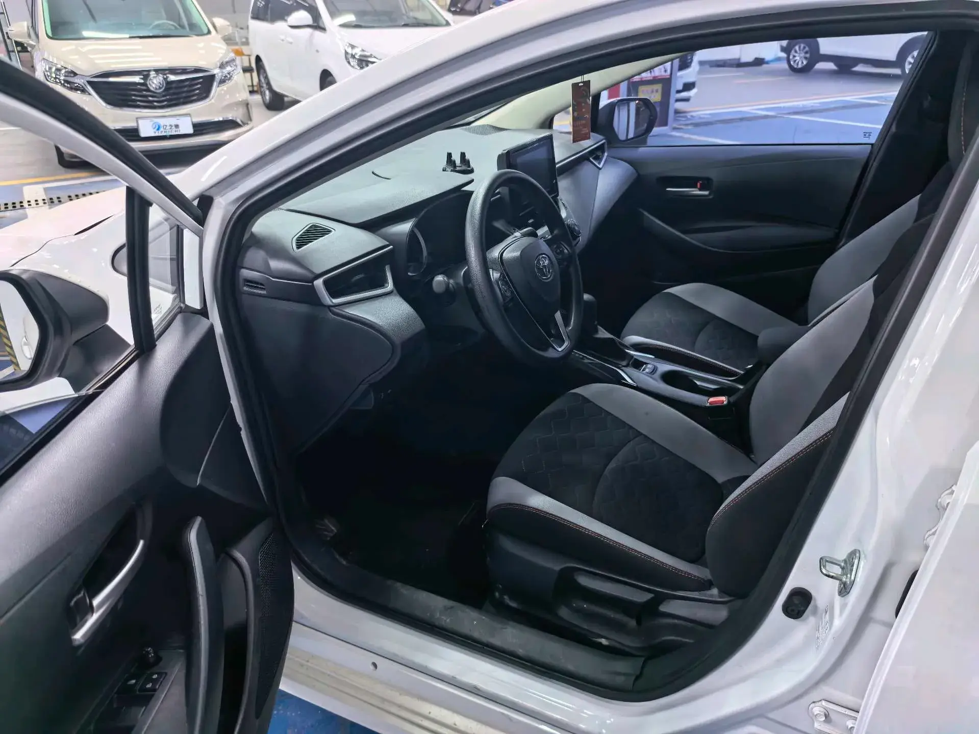 2021 TOYOTA COROLLA thumbnail 2