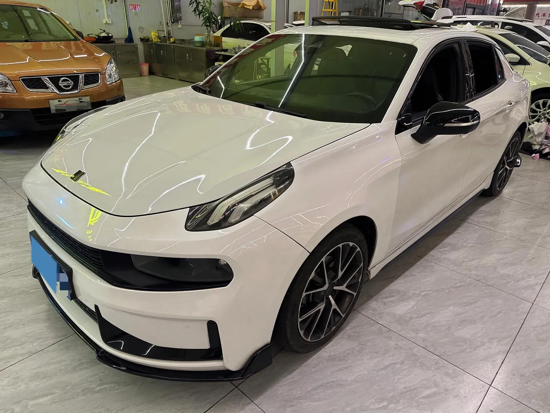 2019 LYNK&CO 03 view 1