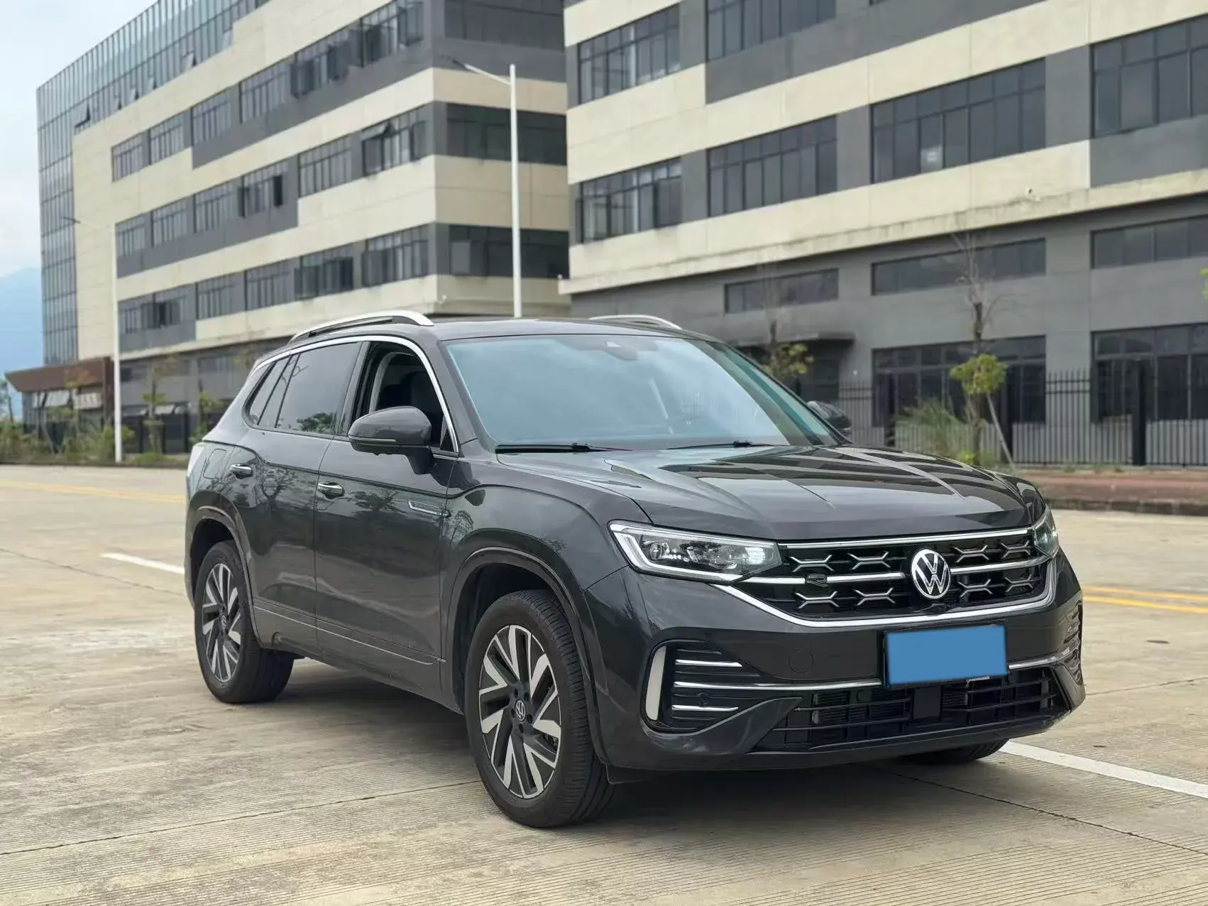 2024 VOLKSWAGEN TAYRON thumbnail 3