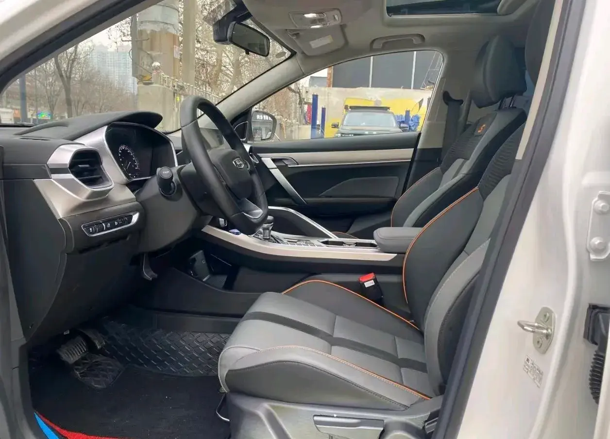 2021 GEELY COOLRAY thumbnail 4