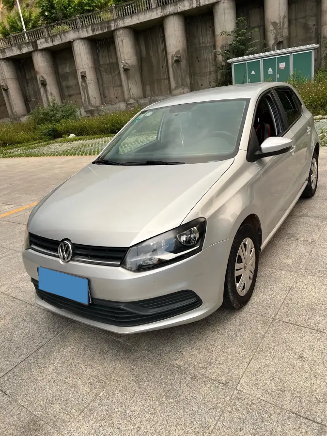2016 Volkswagen Polo 1.4L 90HP L4 6AT