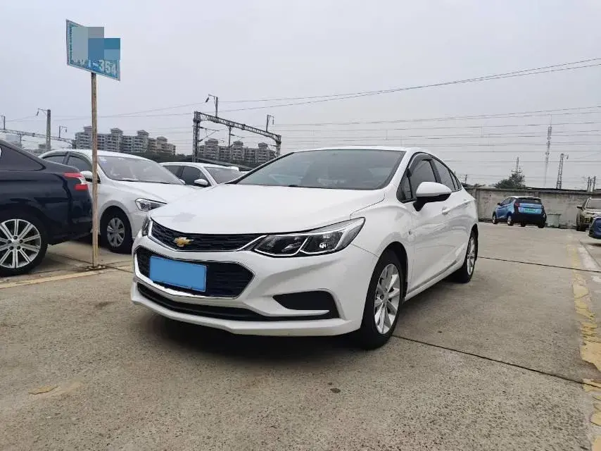 2018 CHEVROLET CRUZE view 1