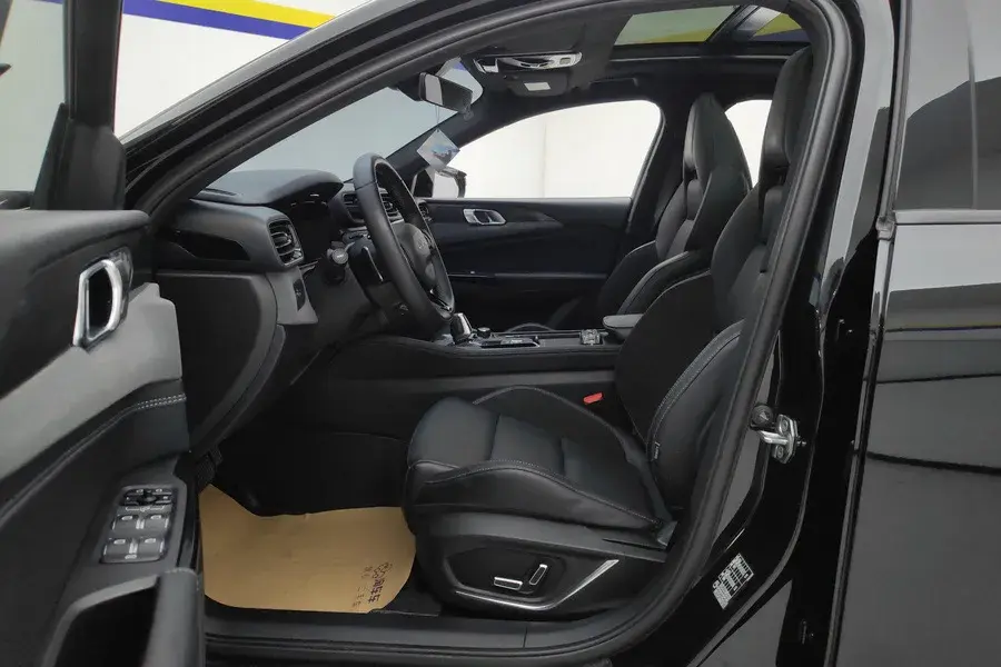 2022 LYNK&CO 03 thumbnail 3