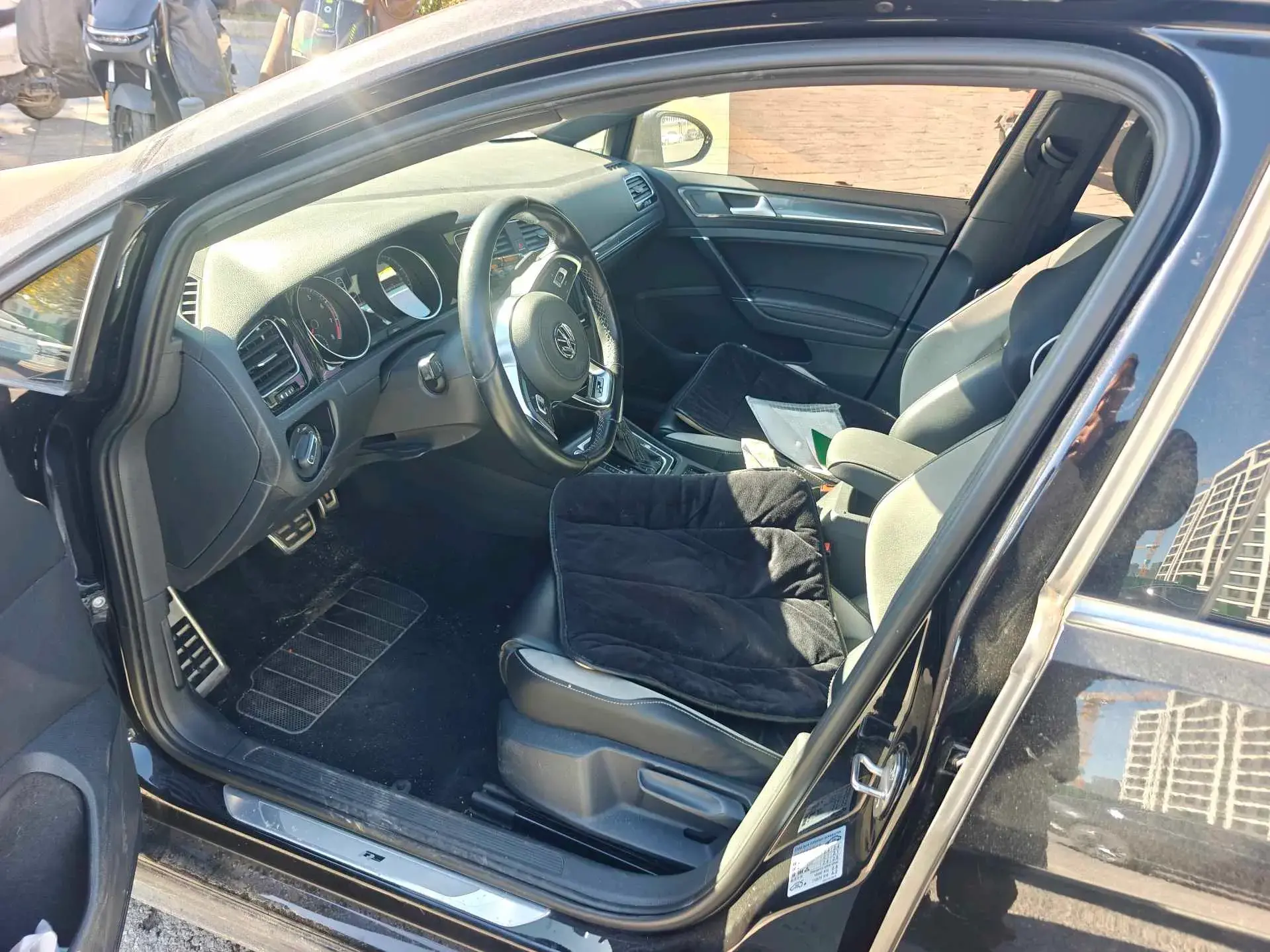 2019 VOLKSWAGEN GOLF thumbnail 4