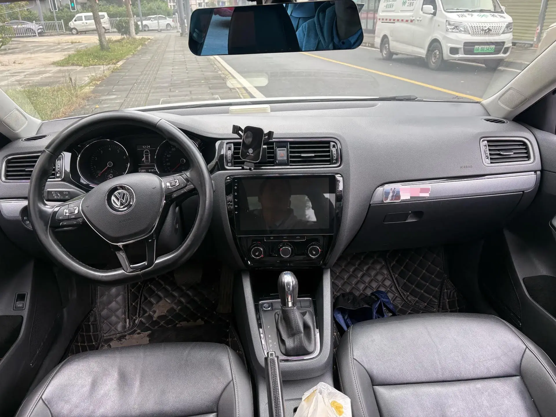 2018 VOLKSWAGEN SAGITAR thumbnail 4