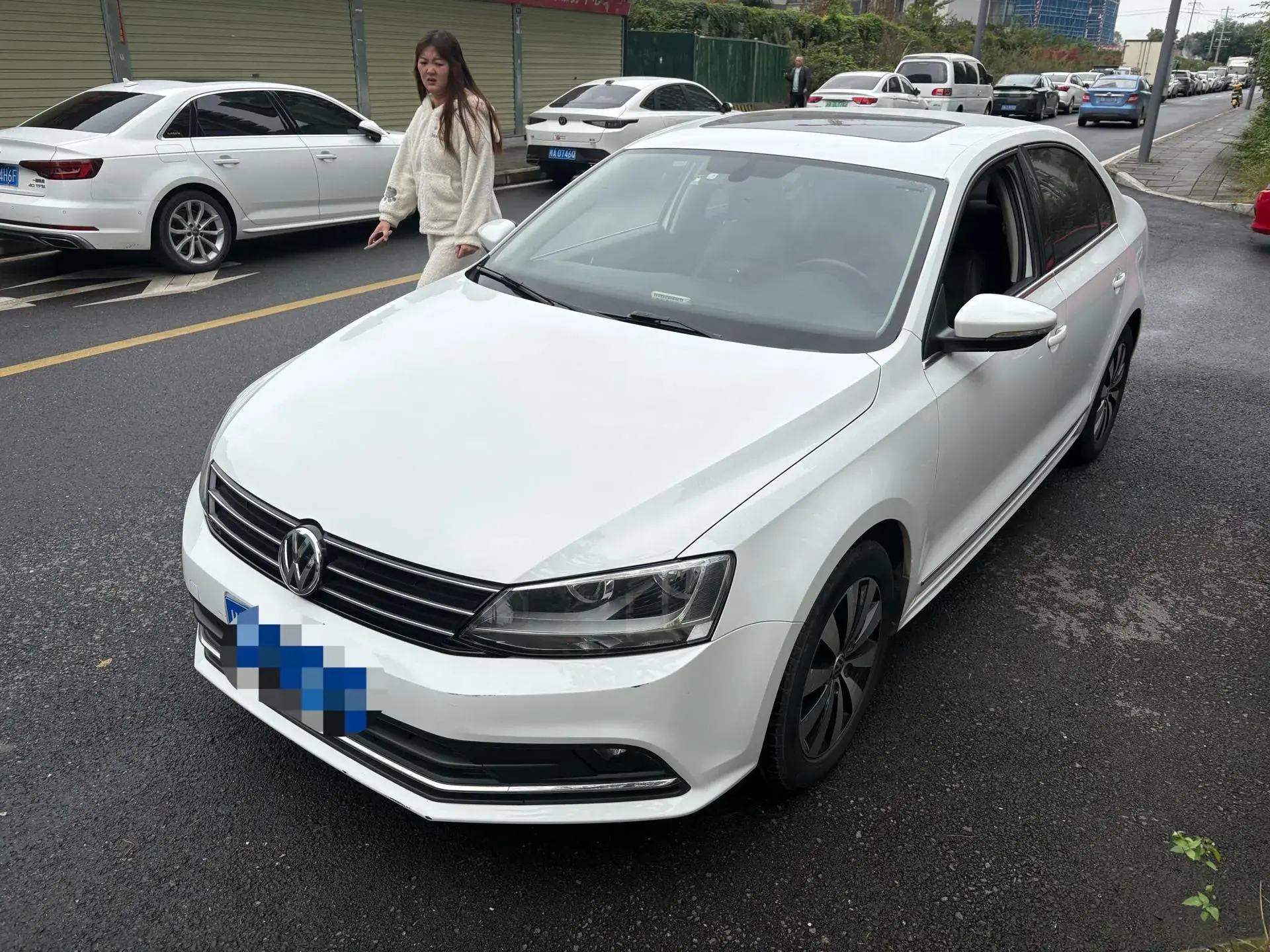 2018 VOLKSWAGEN SAGITAR view 1