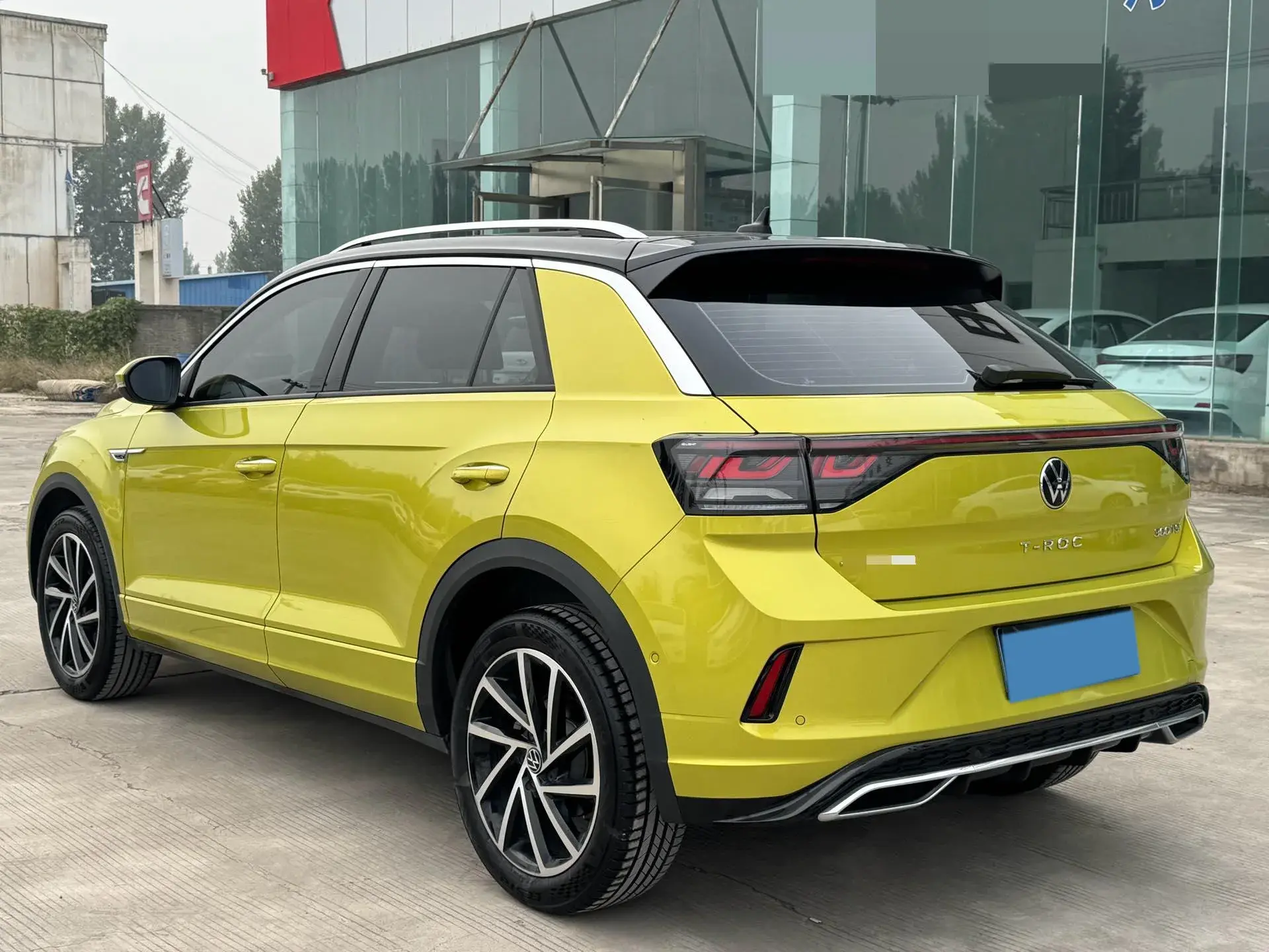 2023 VOLKSWAGEN T-ROC thumbnail 3