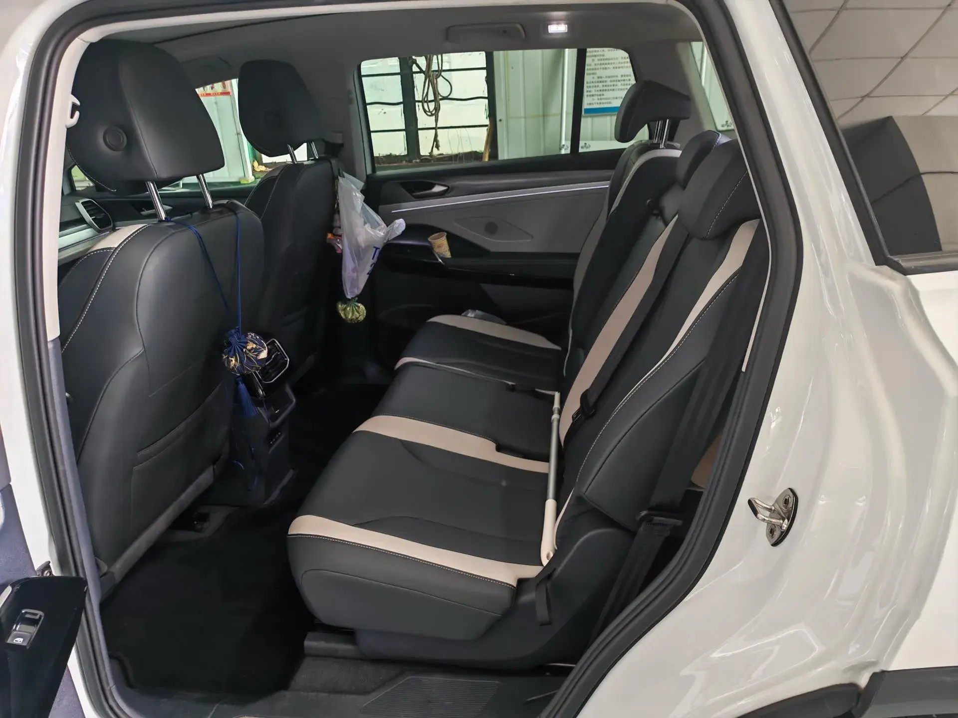 2022 VOLKSWAGEN ID.6 thumbnail 4