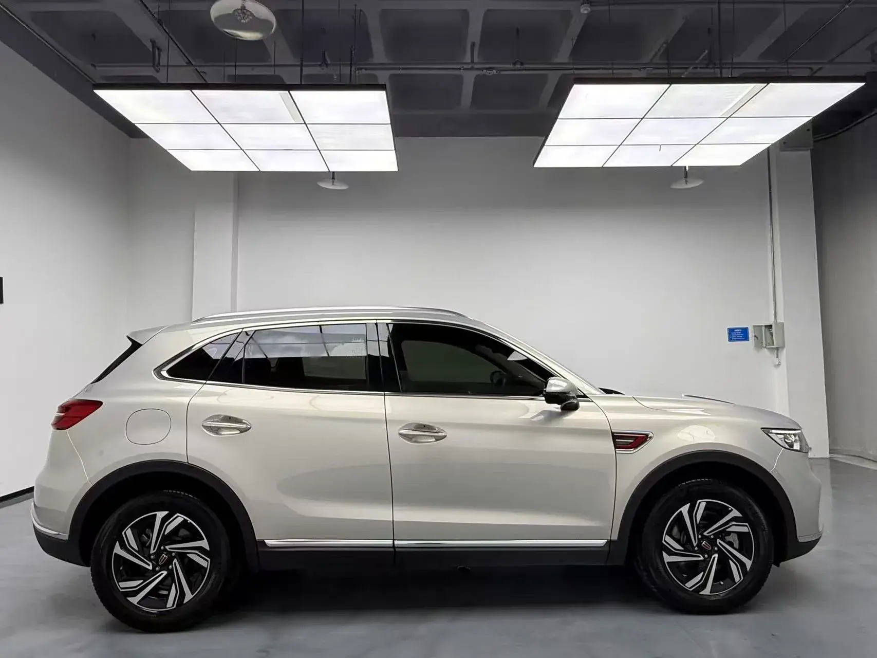 2022 HONGQI HS5 thumbnail 3