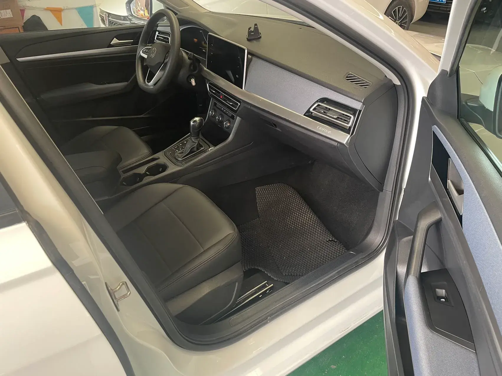 2023 VOLKSWAGEN LAVIDA thumbnail 4