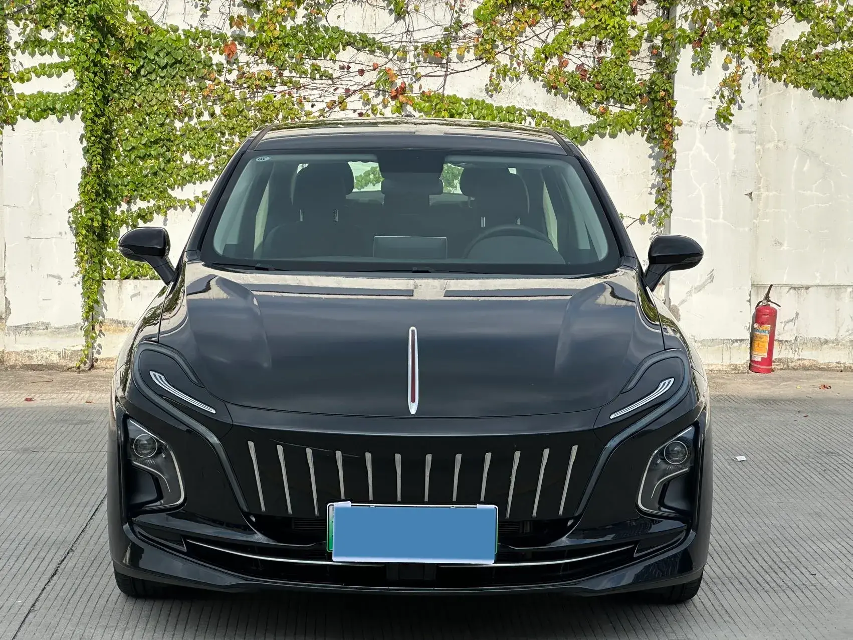 2022 HONGQI E-QM5 thumbnail 2