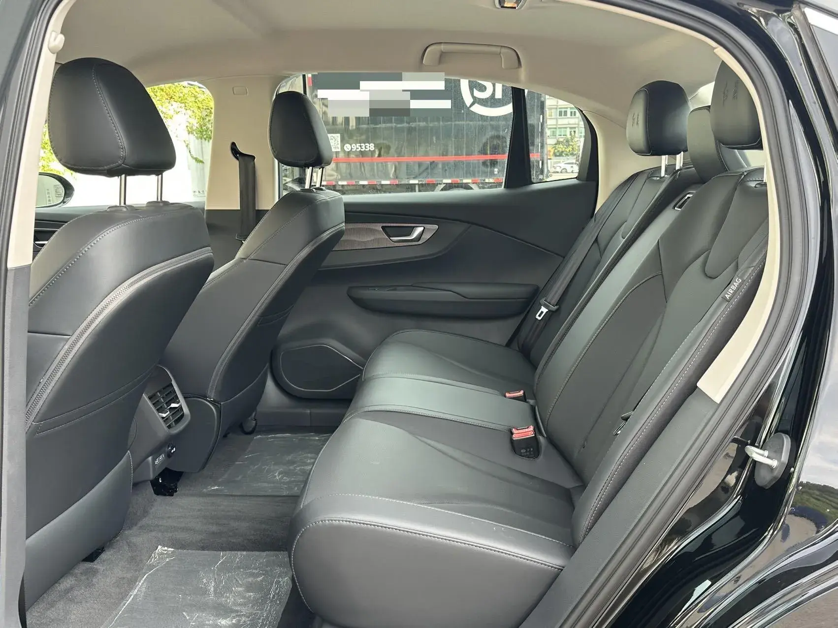 2022 HONGQI E-QM5 thumbnail 4