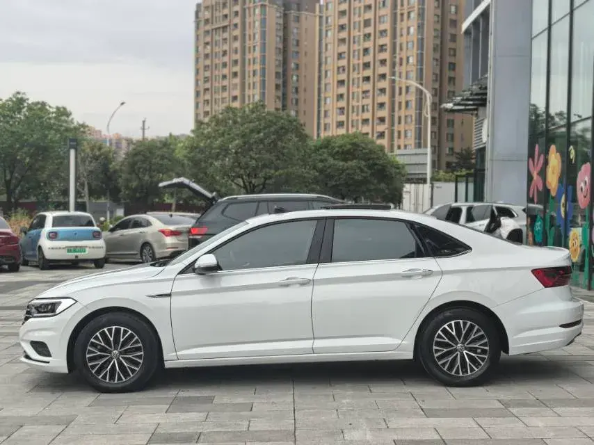 2020 VOLKSWAGEN SAGITAR thumbnail 3