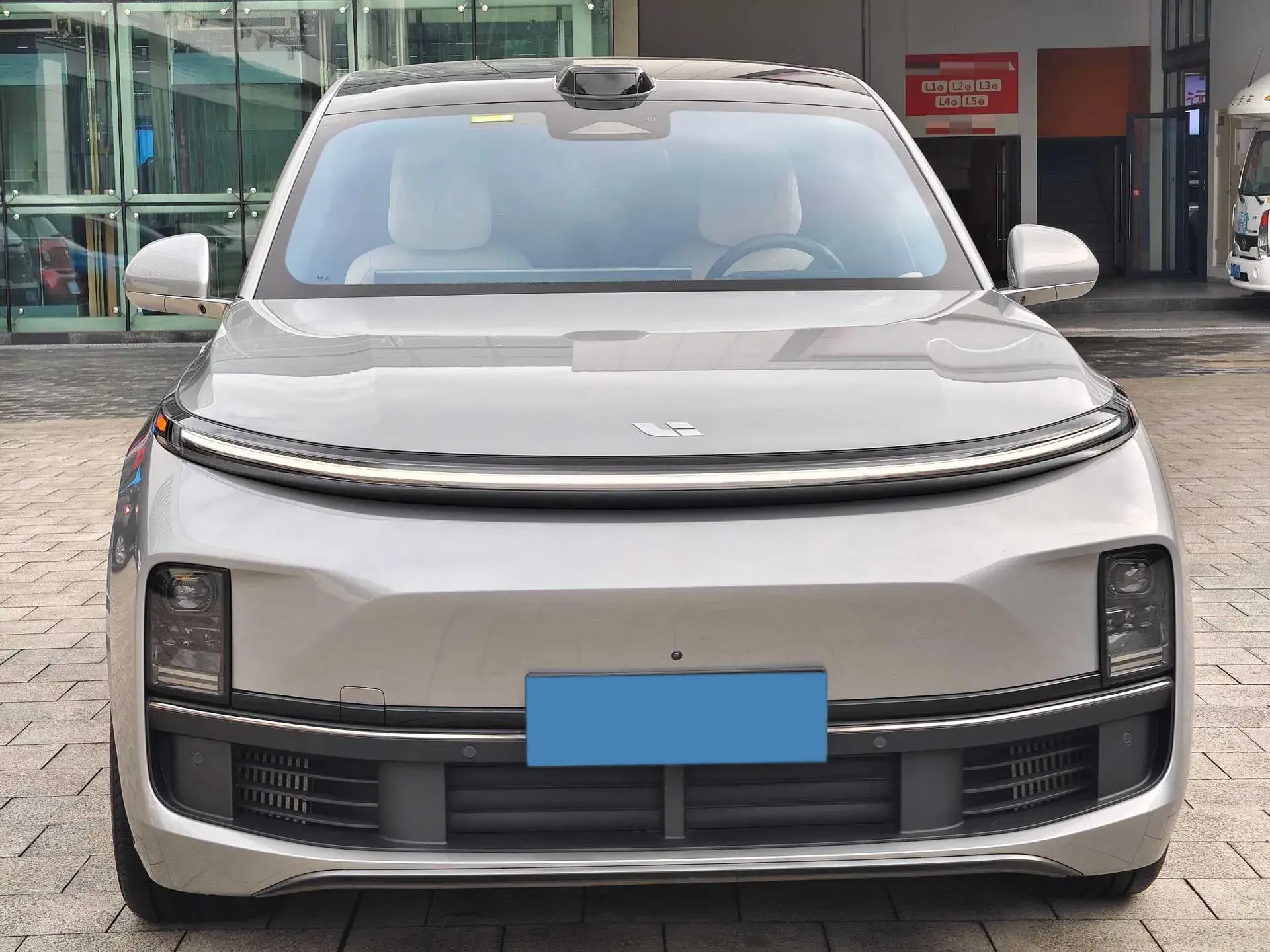 2023 LI L8 thumbnail 2