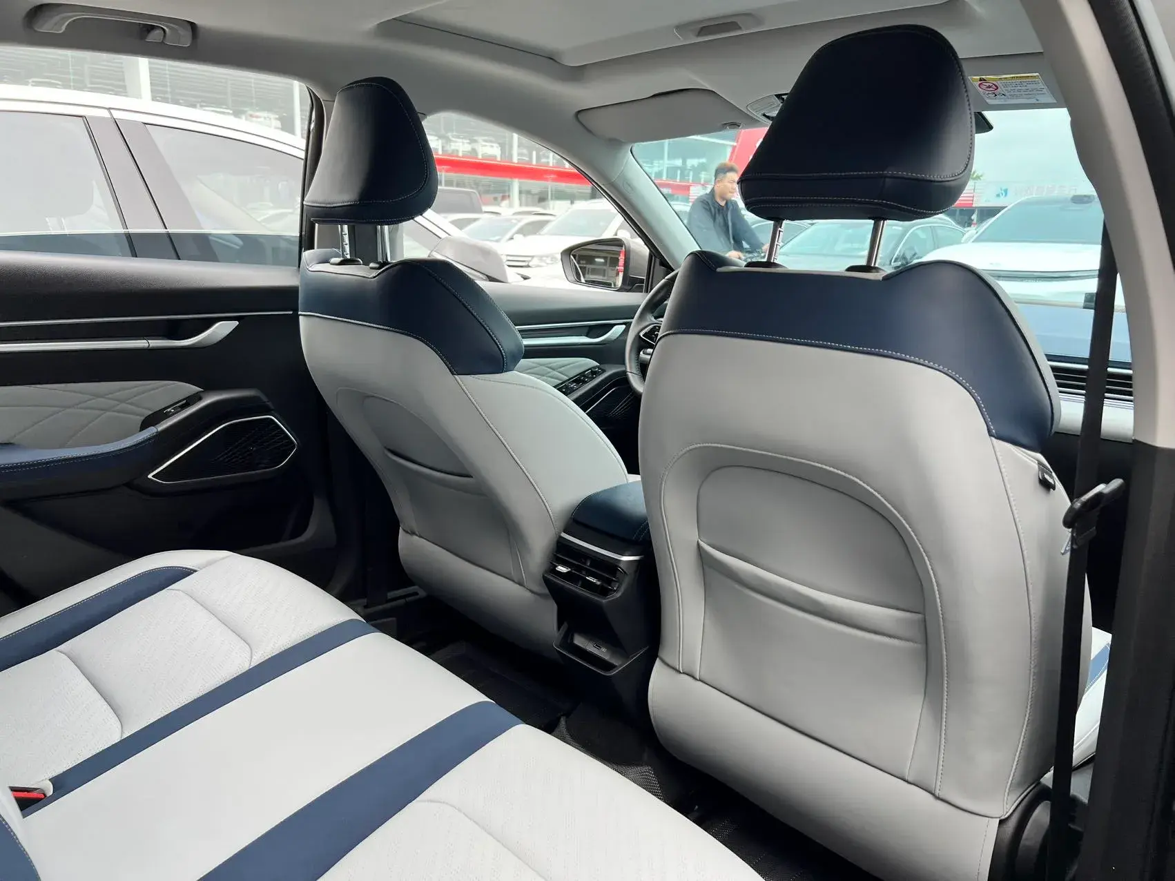 2022 GEELY EMGRAND thumbnail 4