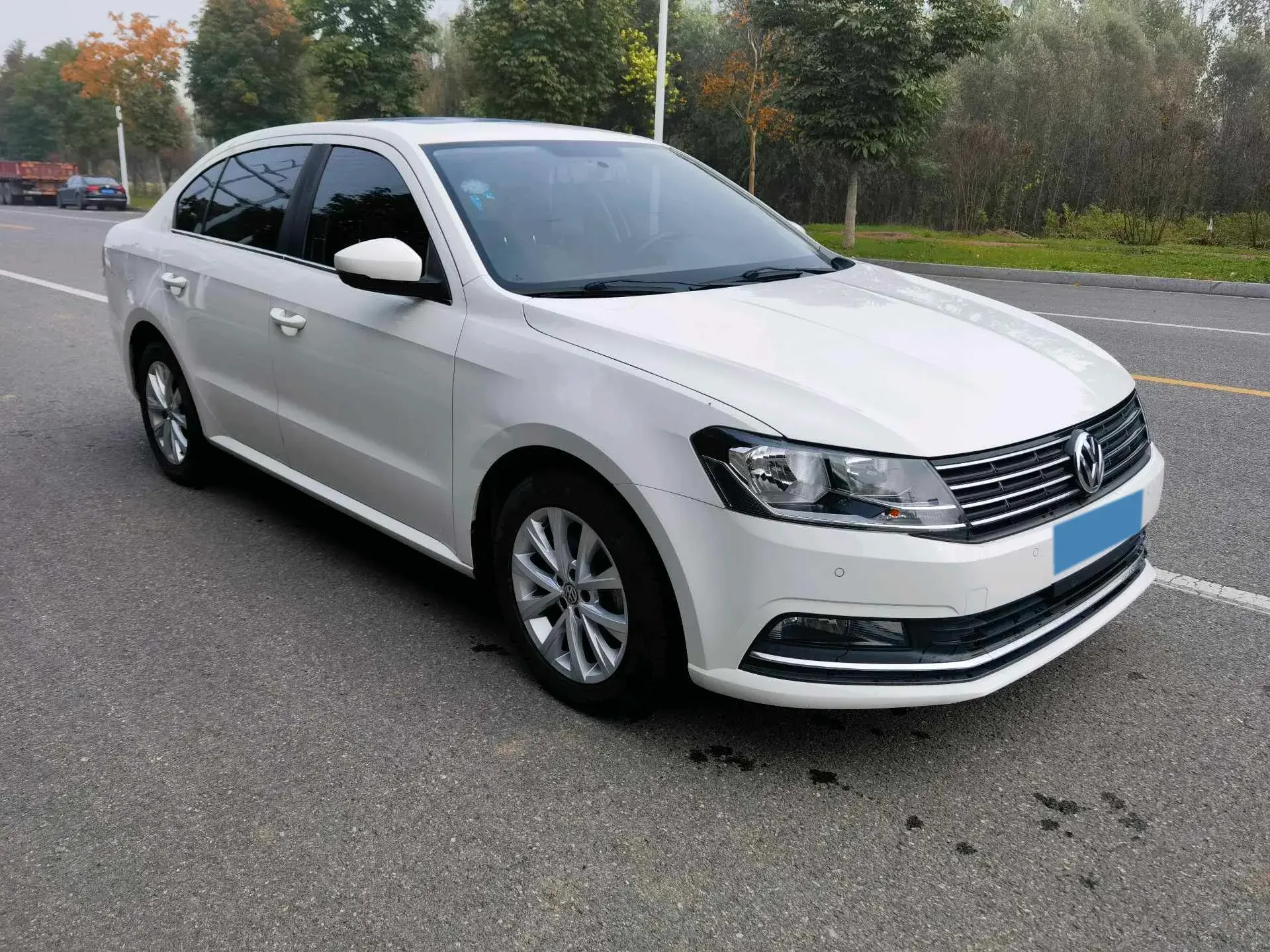 2017 VOLKSWAGEN LAVIDA thumbnail 3