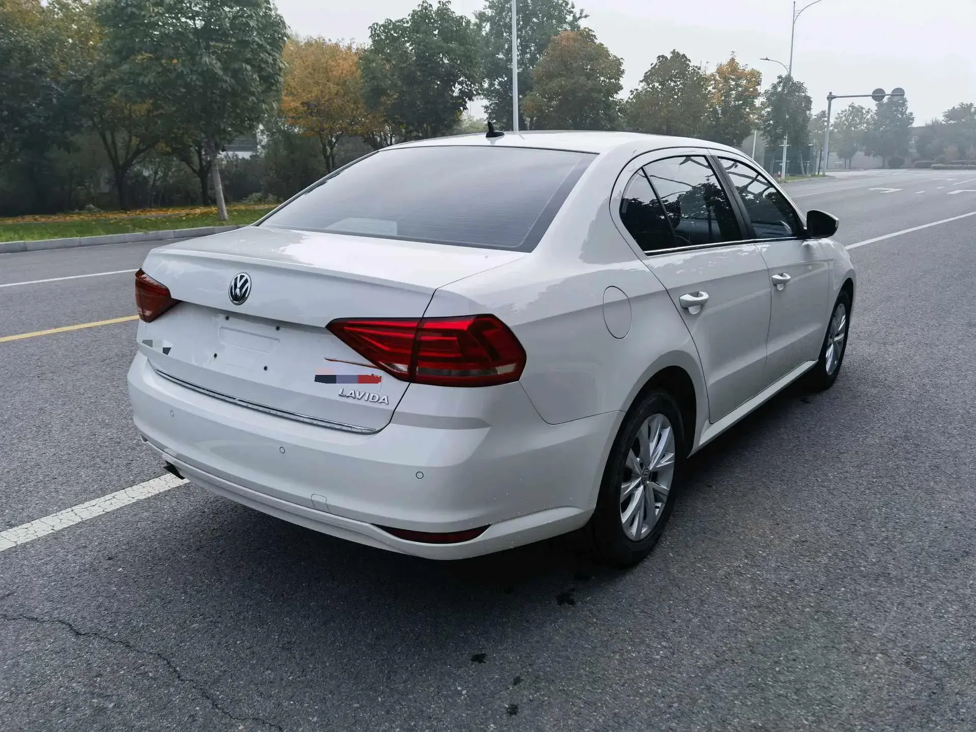 2017 VOLKSWAGEN LAVIDA thumbnail 4