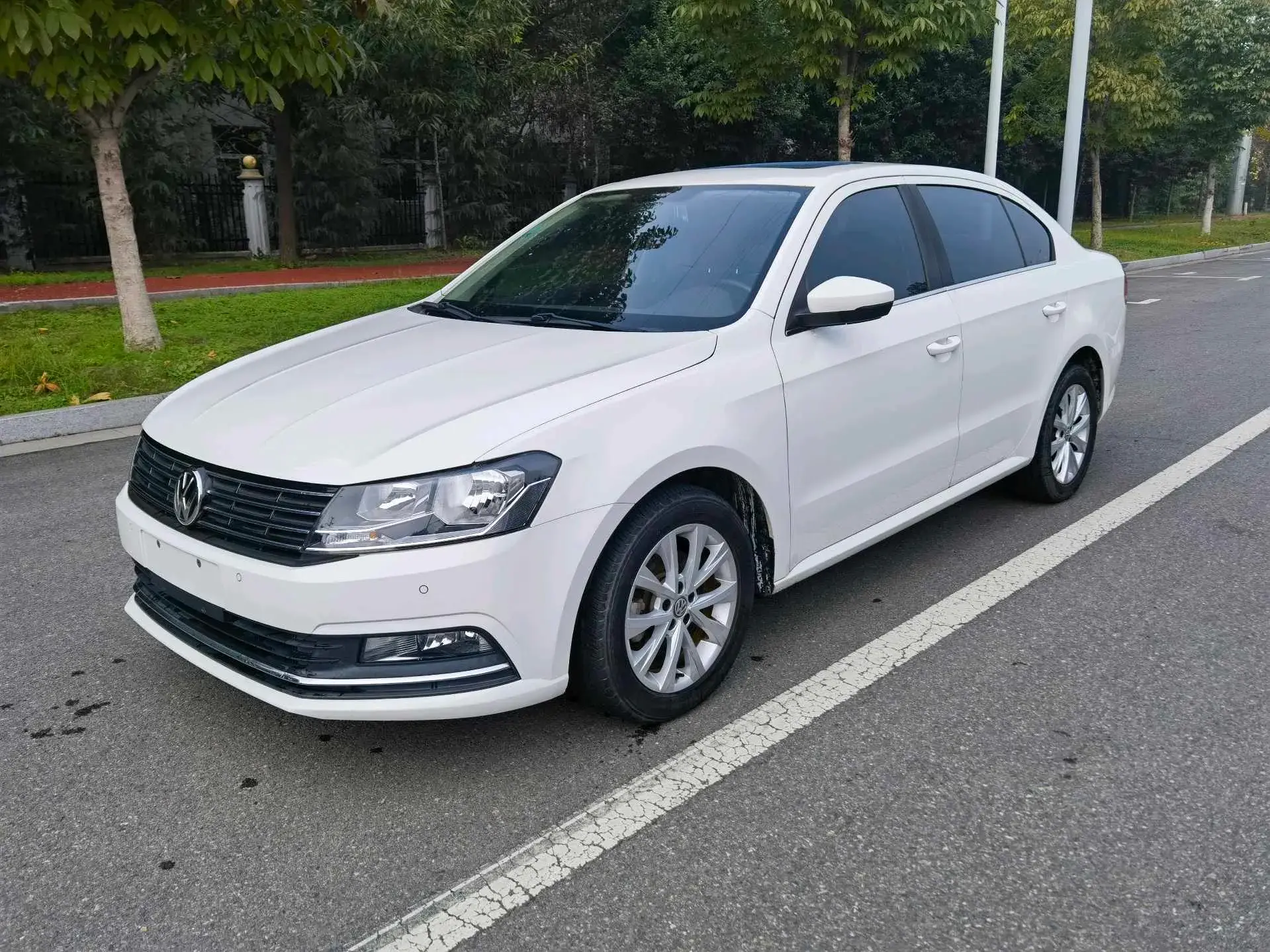 2017 VOLKSWAGEN LAVIDA view 1